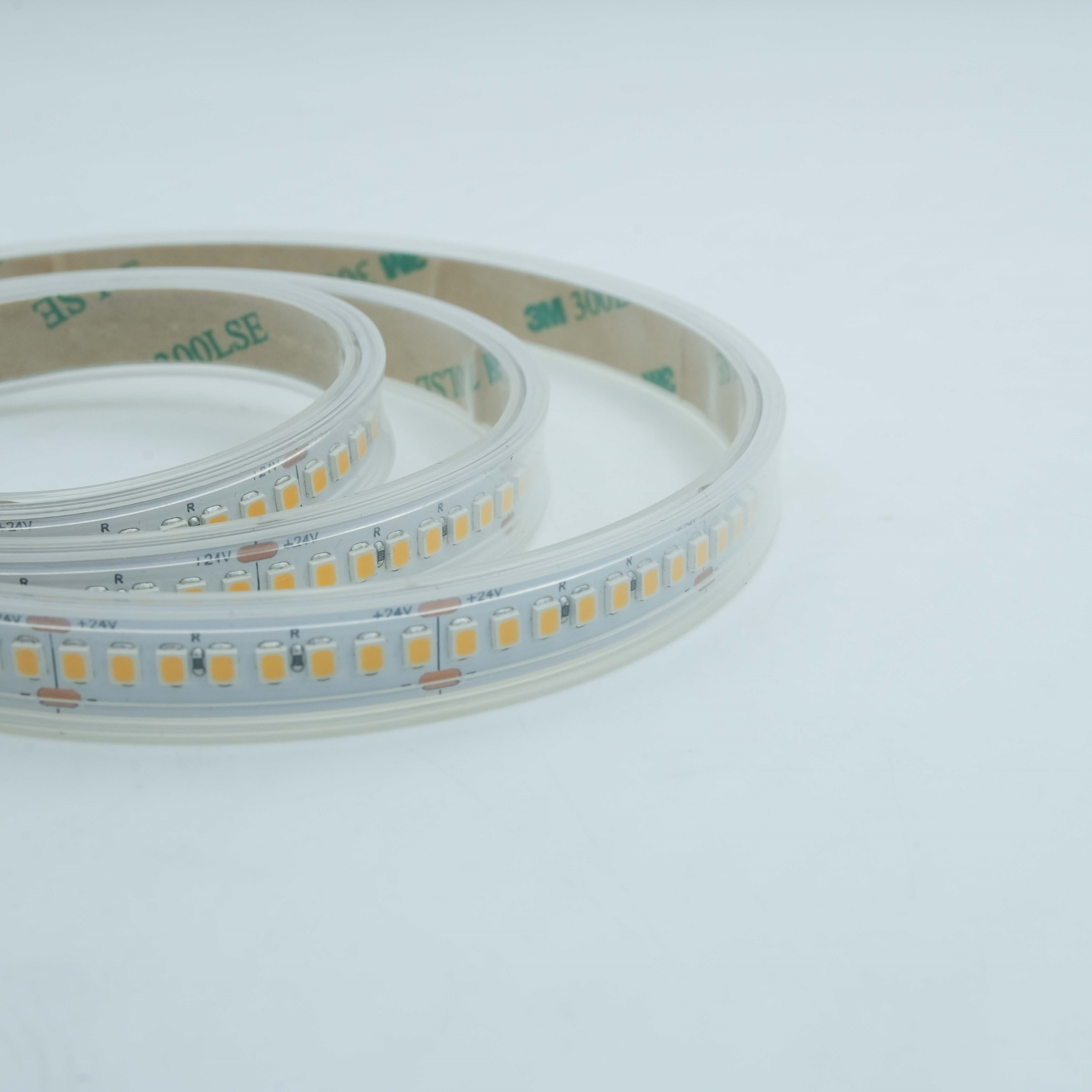 Ruban LED Basse Tension 24V SMD 2835 240LEDs/m blanc chaud IP67 5