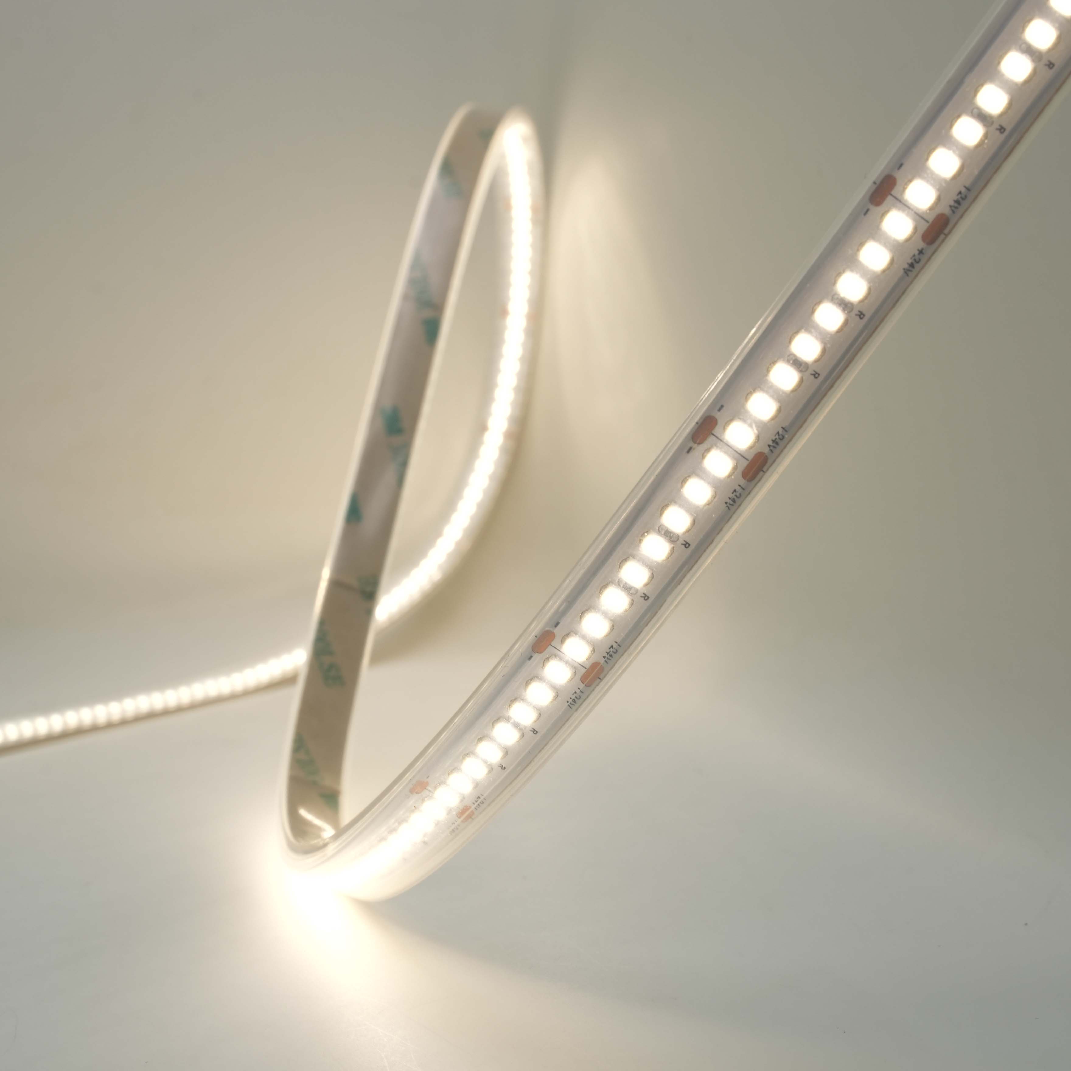 Ruban LED Basse Tension 24V SMD 2835 240LEDs/m blanc chaud IP67 2