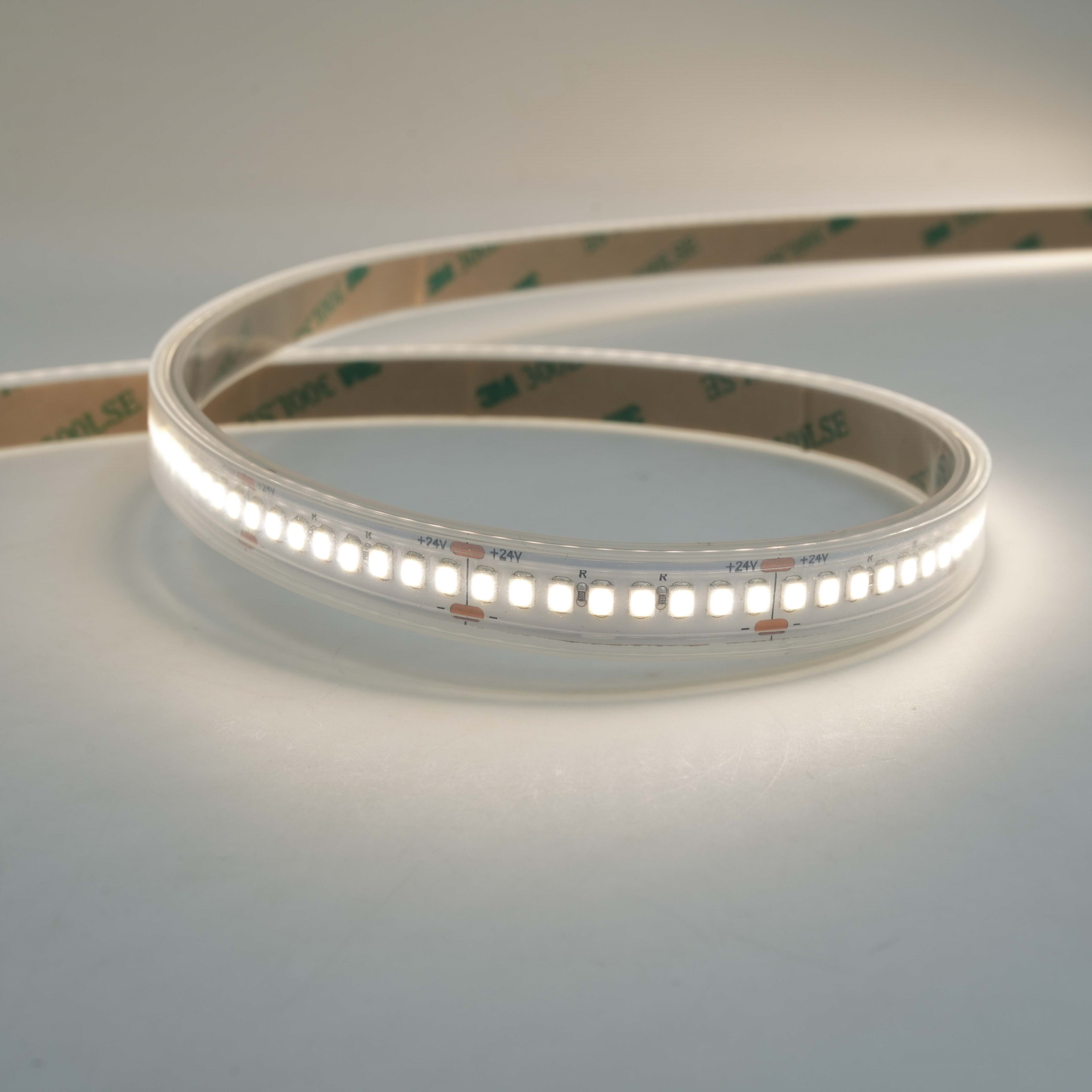 Ruban LED Basse Tension 24V SMD 2835 240LEDs/m blanc chaud IP67 3