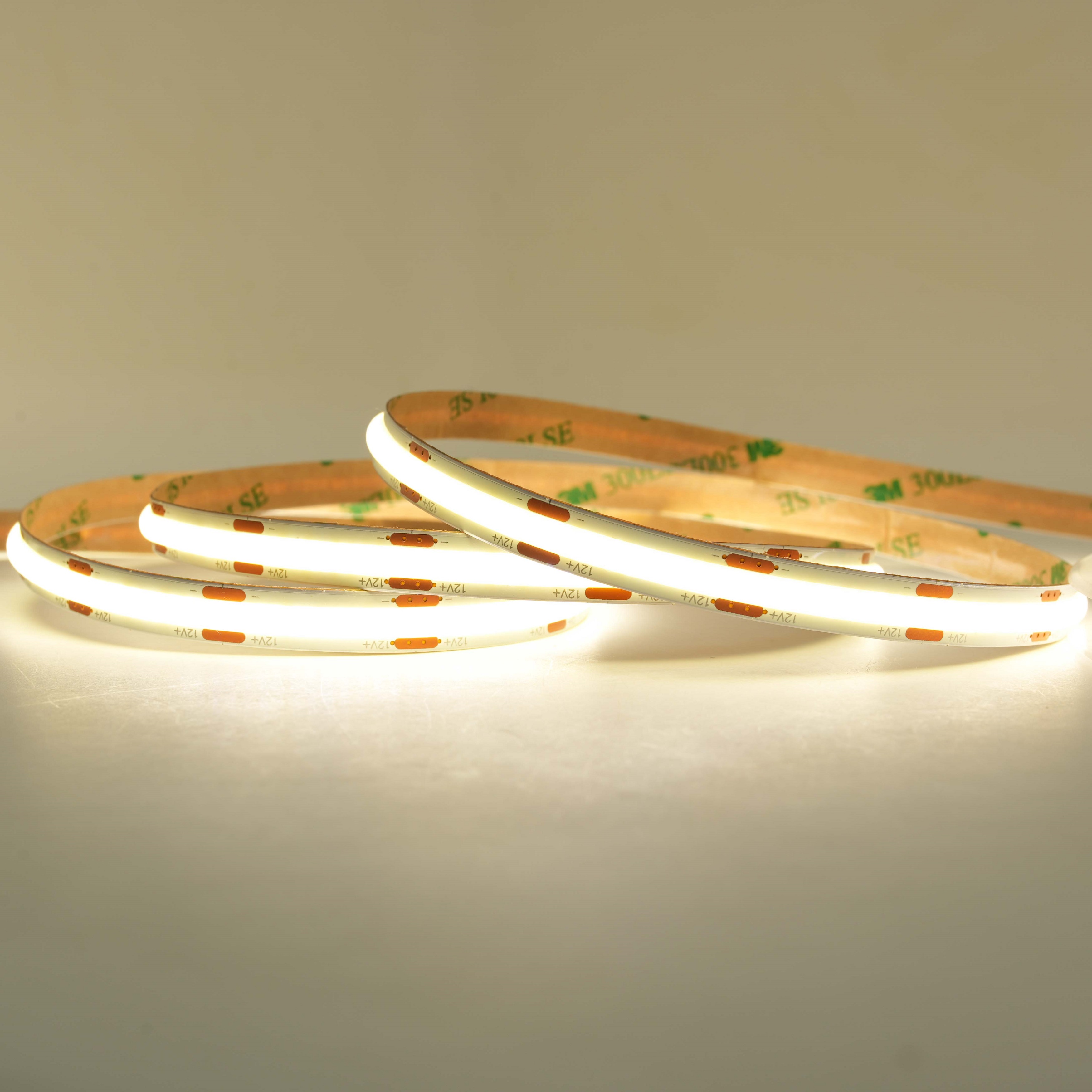 Ruban LED COB 24 V avec 480 LED blanc chaud – Flexible et lumineux. 2