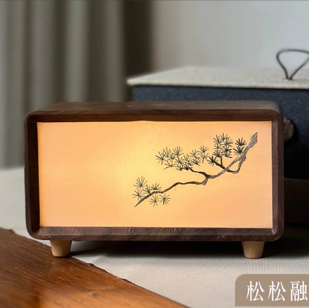 伝統的なデザインの花瓶 h23zk0609.jpg