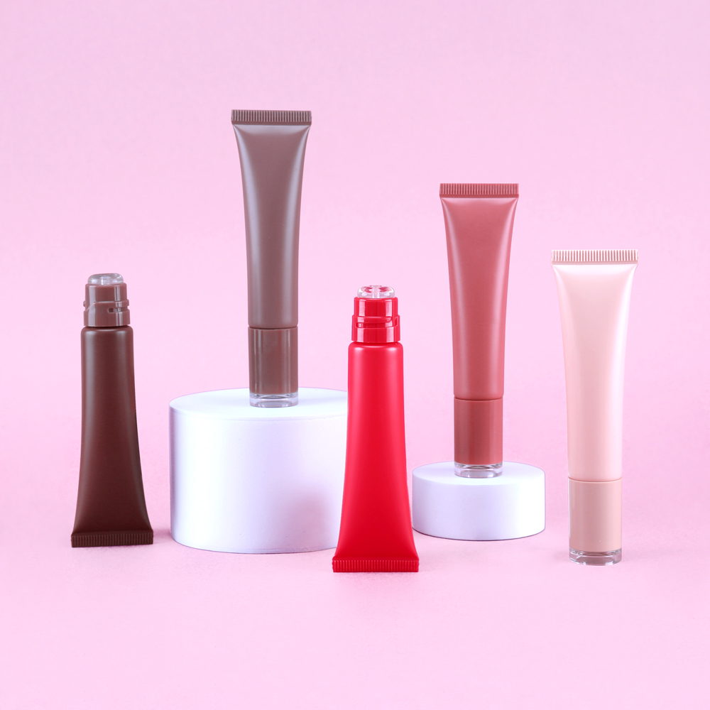 Tube de gloss D19 avec applicateur en silicone souple 6