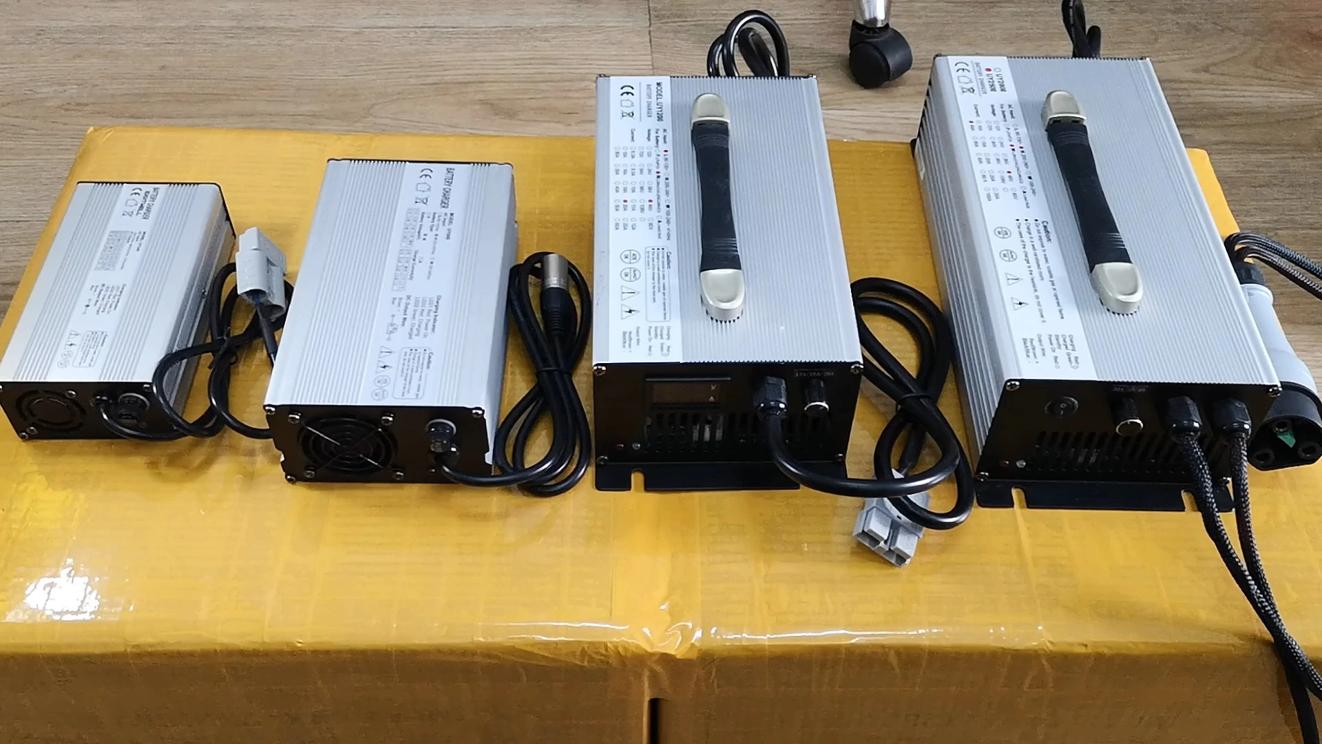 Cargador de batería de scooter eléctrico profesional de 60 voltios 60V 5A cargador de batería de iones de litio automático rápido 16S para 12ah 15ah 20ah 1