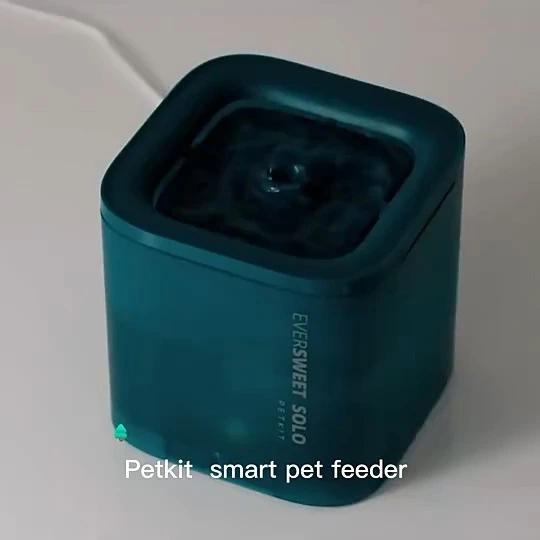 نافورة مياه الحيوانات الأليفة الذكية من PETKIT ذات اللون الأخضر الساخن تستخدم حل الشرب الذي يتم التحكم فيه عن طريق التطبيق مع الكلاب والقطط 1
