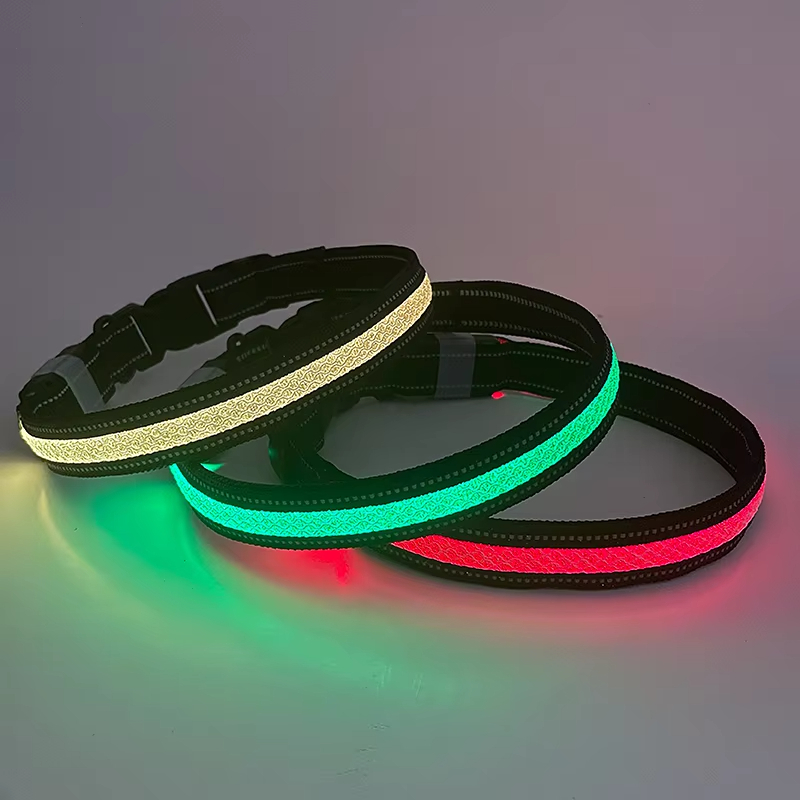 APP mobiele telefoon Meerkleurige lichtgevende halsband voor huisdieren USB-oplaadbare katten- en hondenhalsband 1