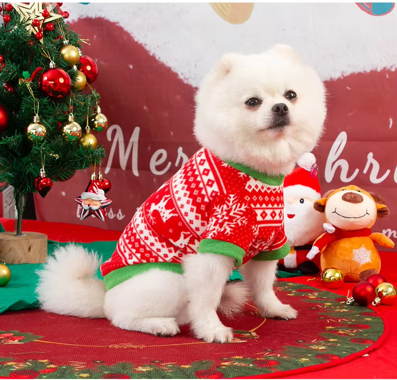 Red-Christmas Pet Clothes Soft Comfortable Polar Fleece Dog Hoodies Winter Pet Christmas CostumesApplication 1