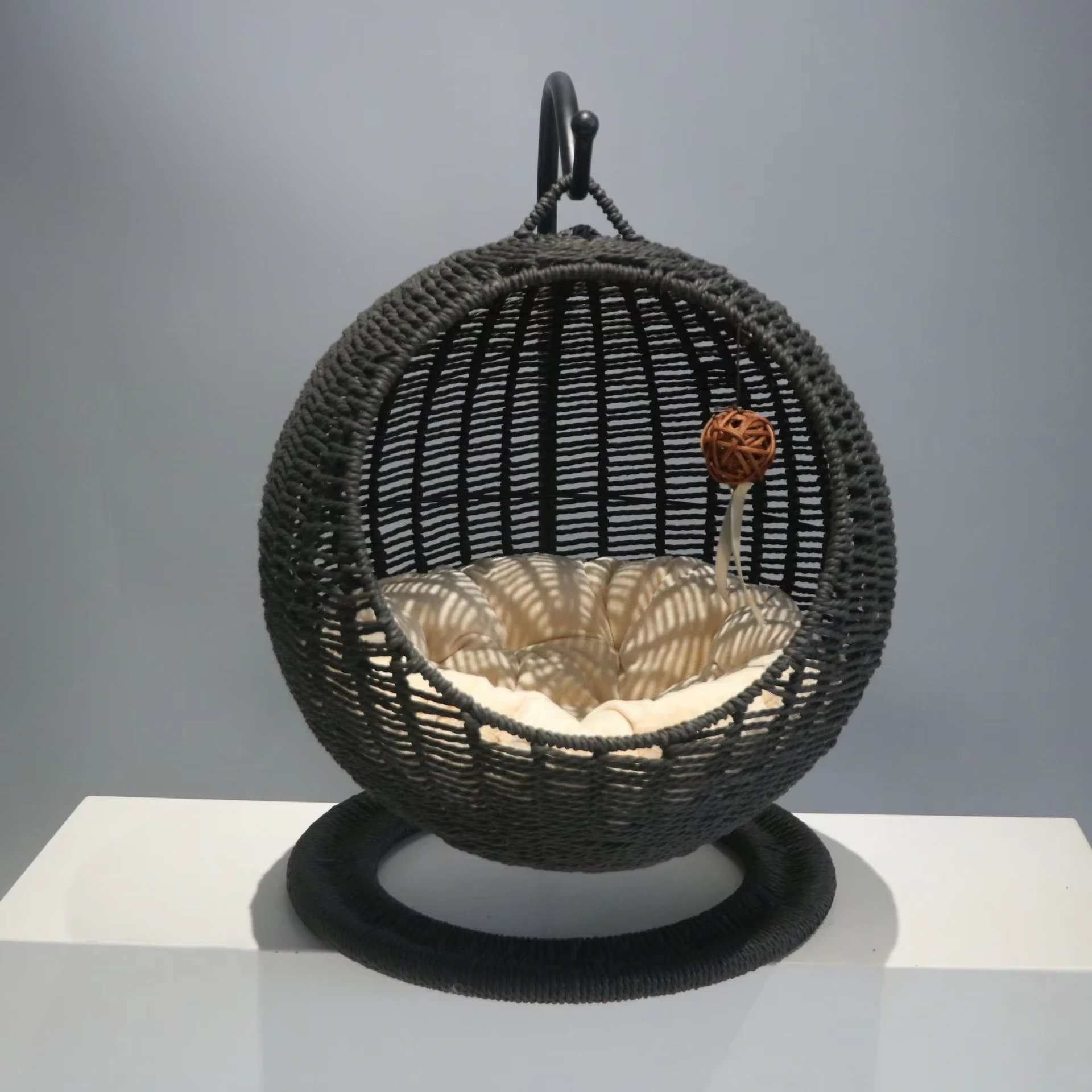 Vriendelijk Warm Comfortabel Huisdieraccessoires Huis Modern Kattenmeubilair Verhoogd Hangend Rotan Kattenbedden voor huisdieren - zwart 1