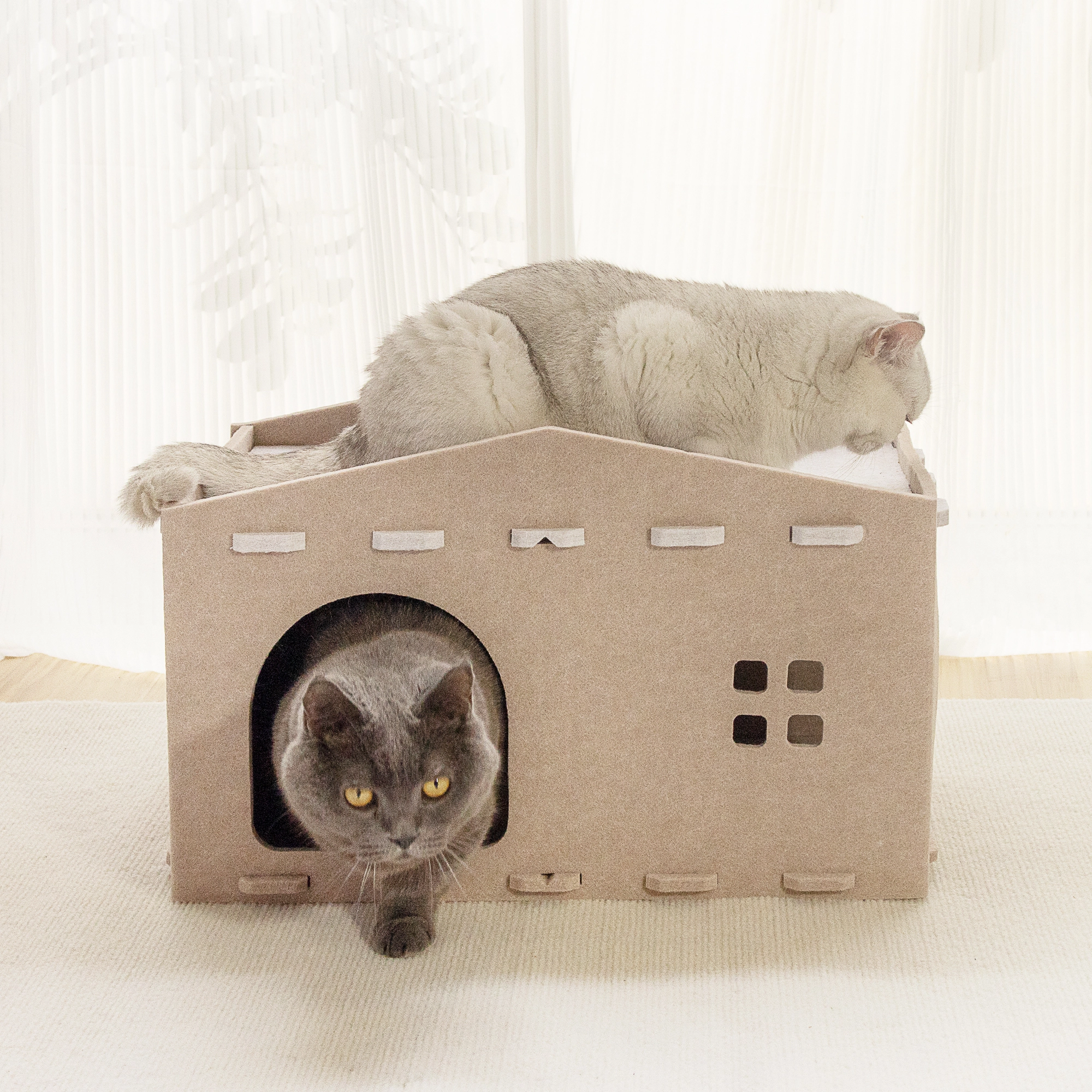 groothandel vilten kattengrotbedden voor binnenhuisdieren kattenhuis gevouwen schuilplaats ingesloten bed Europese stijl-beige 1