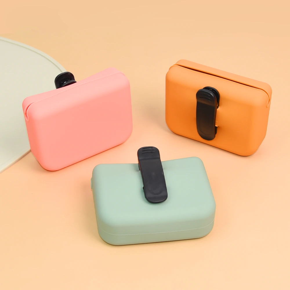 wholesale Pet Supplier Dog Treat Pouch Portable Walking Eco Friendly Silicone Dog Treat Bag for Leash with Waist Clip 1