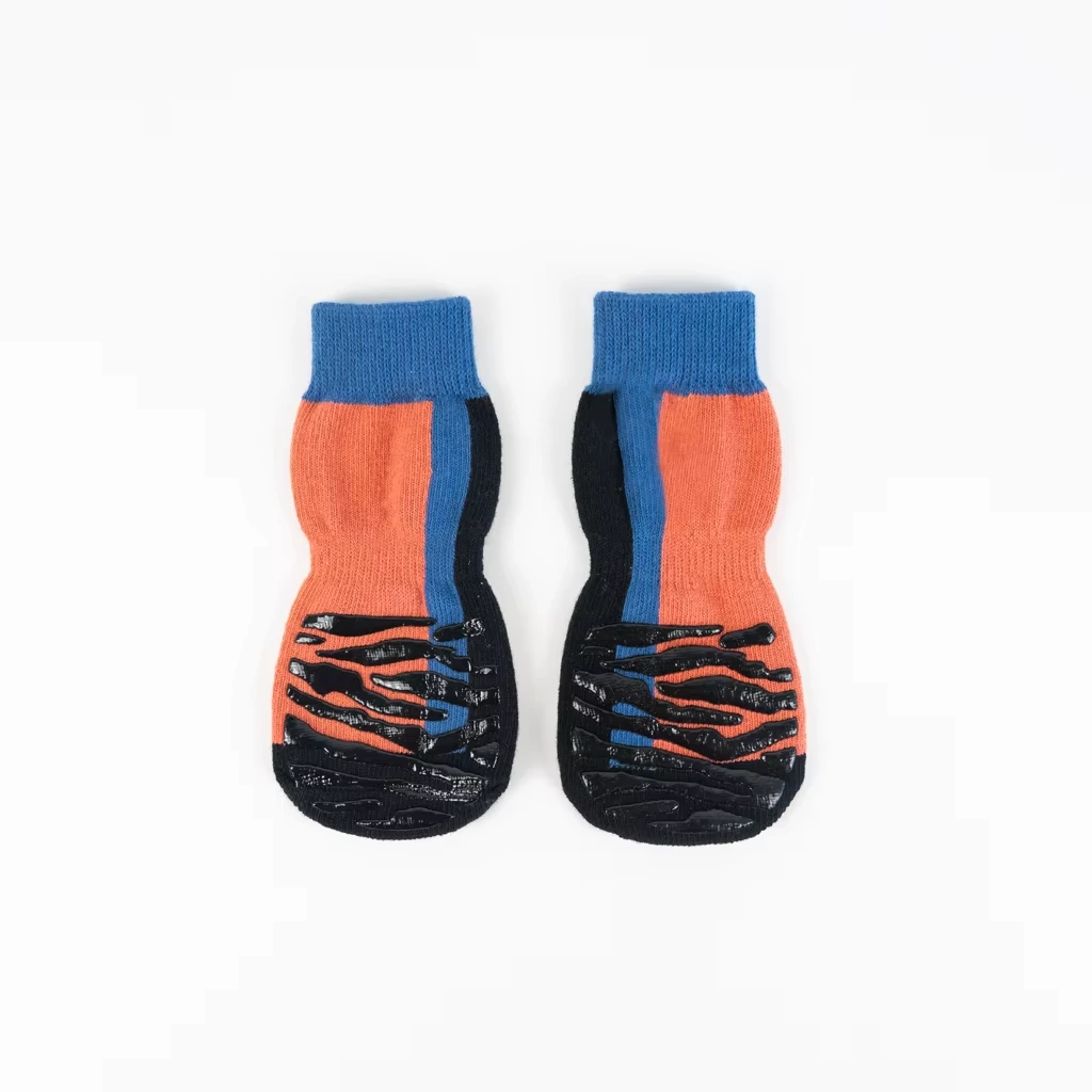 Calcetín antideslizante para mascotas de invierno cálido con patrón de moda al por mayor para diseño de perro Zapatos antideslizantes con agarre en ambos lados & Calcetines azul&naranja 1