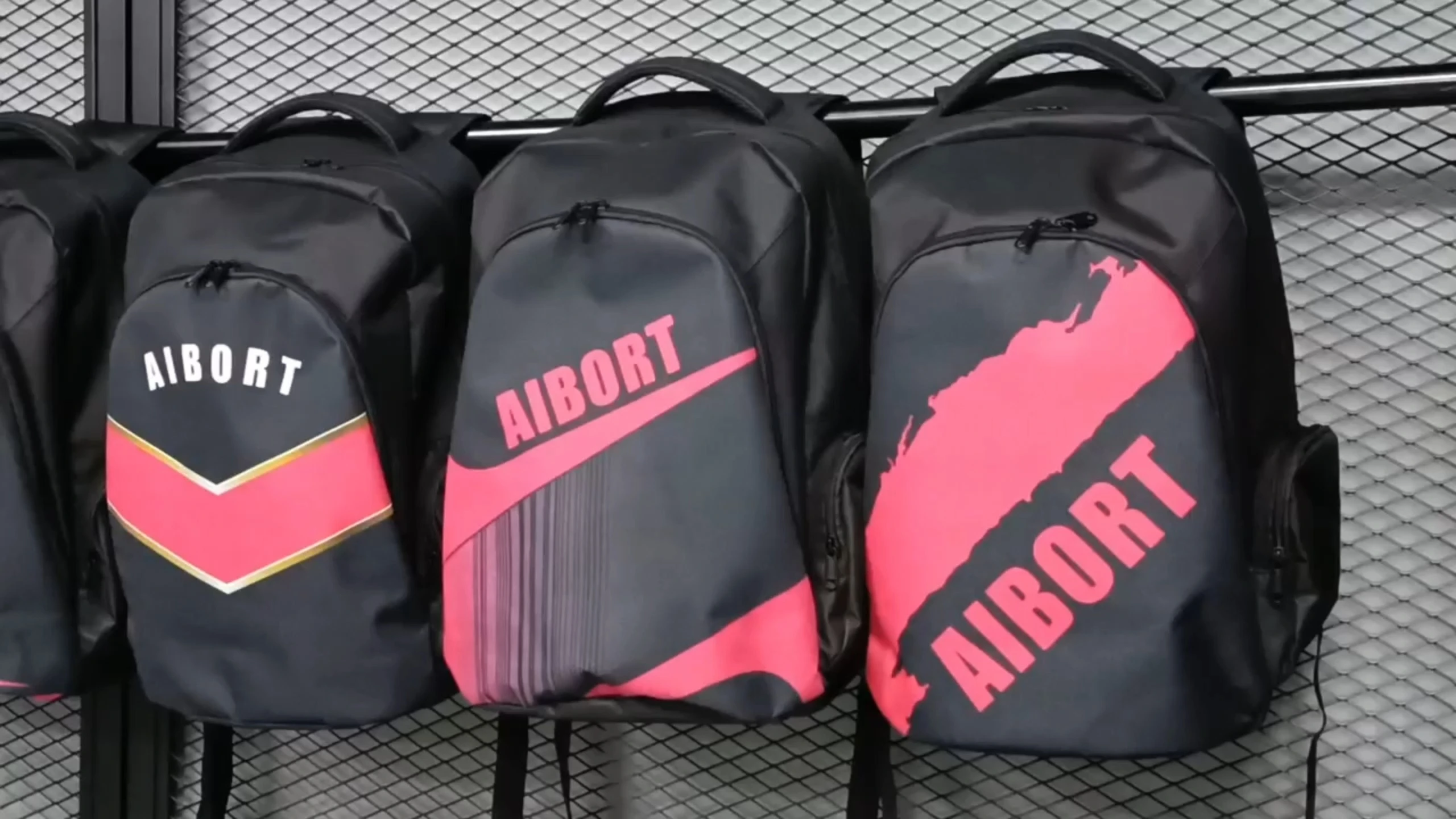 Backpack Saincheaptha do Chlub Foirne Spóirt. málaí spóirt foirne saincheaptha, dearaí saincheaptha le foireann phearsantaithe, club, agus ainmneacha lúthchleasaí 1