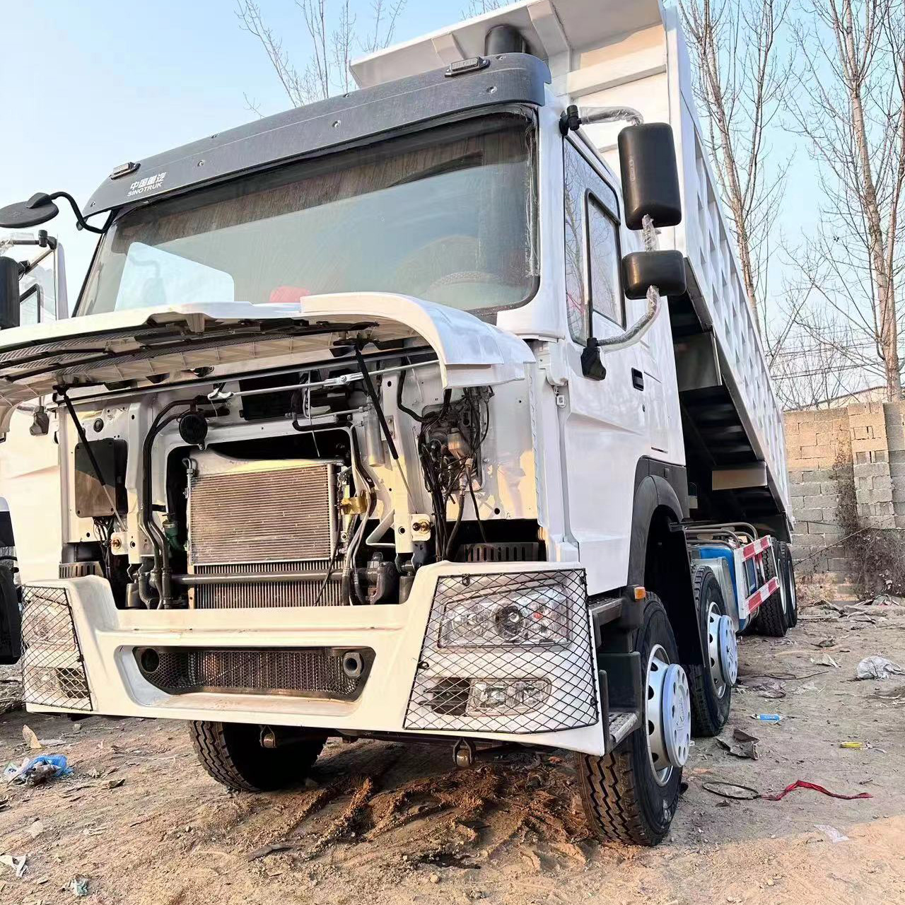 شاحنة قلابة Howo Tipper 371Hp 375Hp 336Hp Sinotruck 6X4 مستعملة شاحنة قلابة Howo للبيع 2