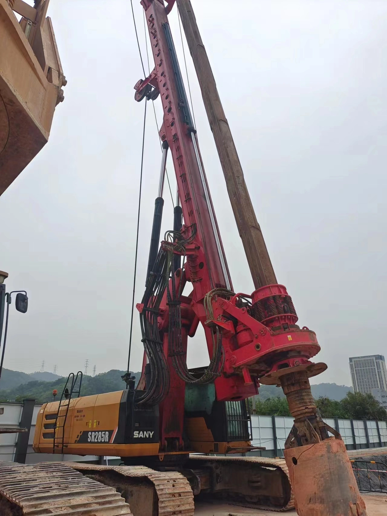 Máquina piloteadora sany 285r usada para trabajos de construcción 1