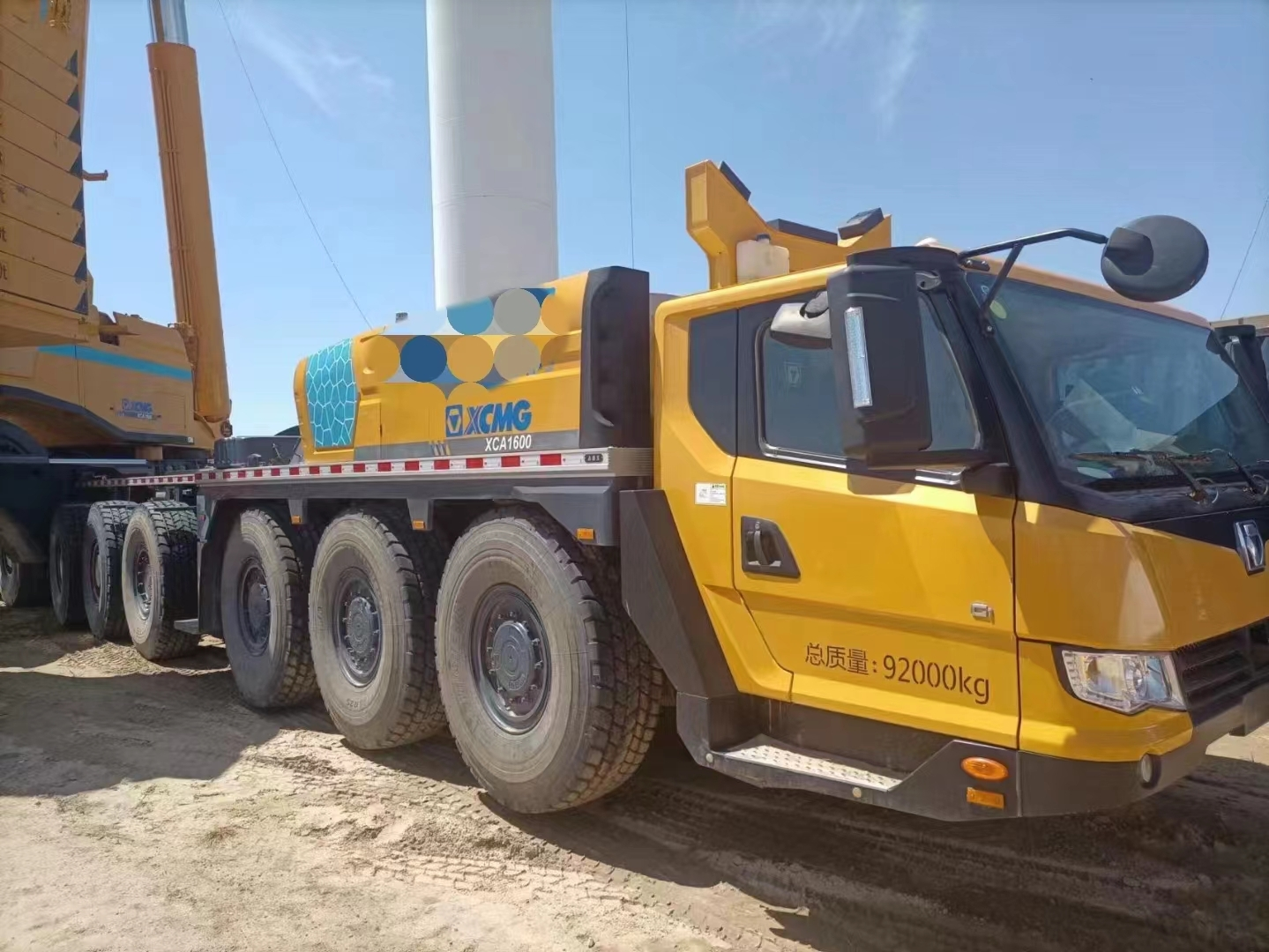 used truck cranes XCMG XCA1600T With 1600 tons lifting capacity For lifting various large-scale projects 1