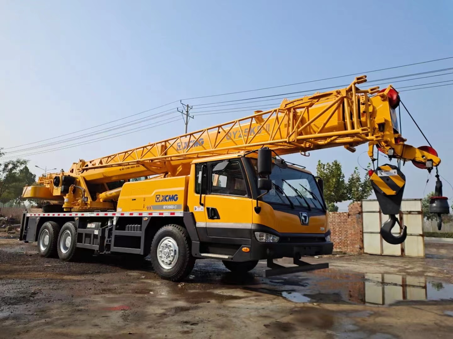 Crane bekas XCMG QY25k5 Dengan kapasitas angkat 25 ton Untuk mengangkat berbagai proyek skala besar 4
