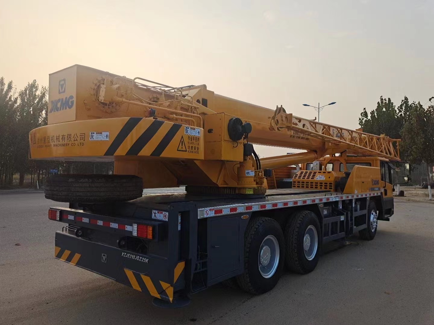 Crane bekas XCMG QY25k5 Dengan kapasitas angkat 25 ton Untuk mengangkat berbagai proyek skala besar 5