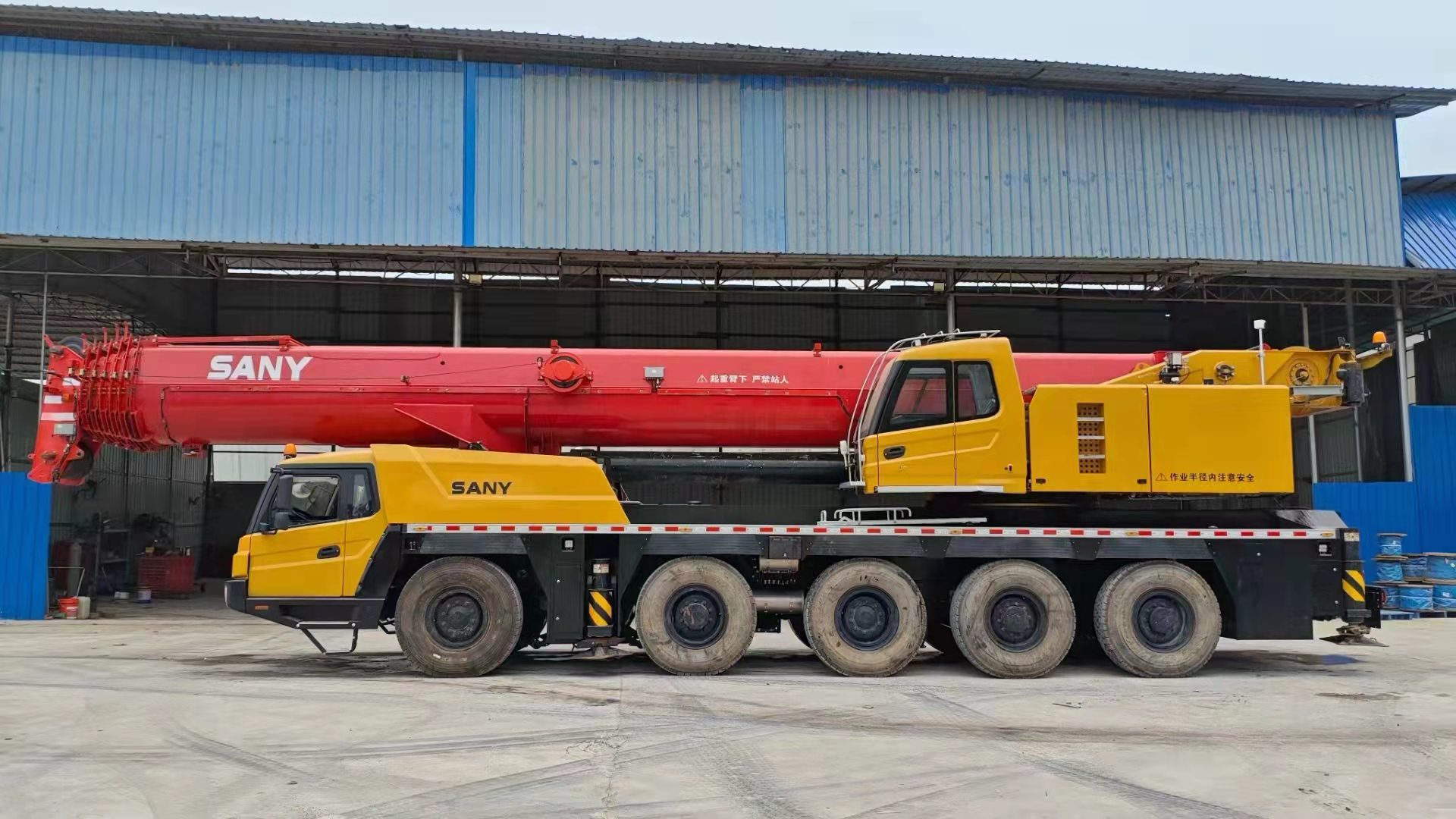 GUINDASTE DE CAMINHÃO SANY 130T usado em bom estado 3