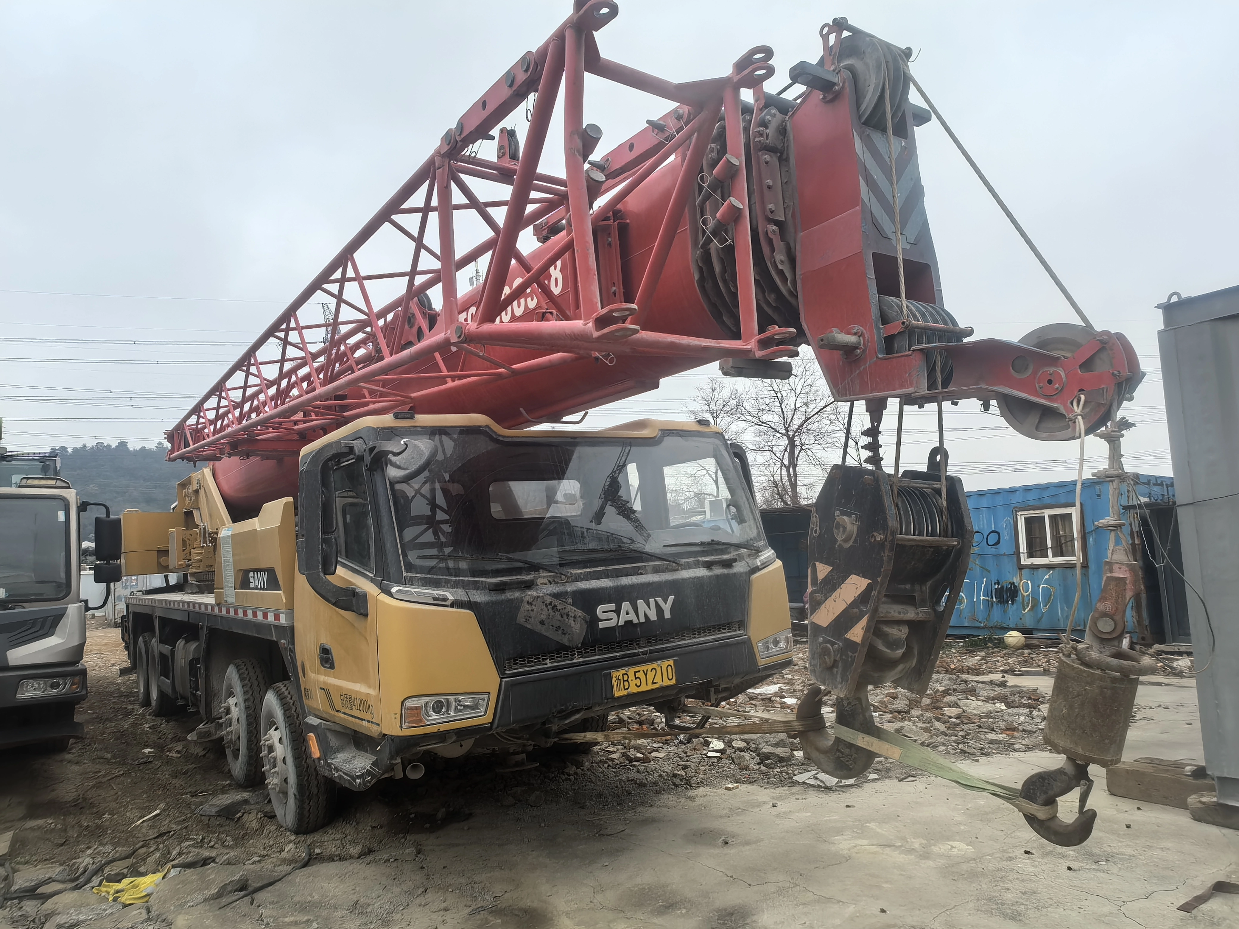 Se vende grúa montada sobre camión SANY stc500c5-8 de segunda mano. 1