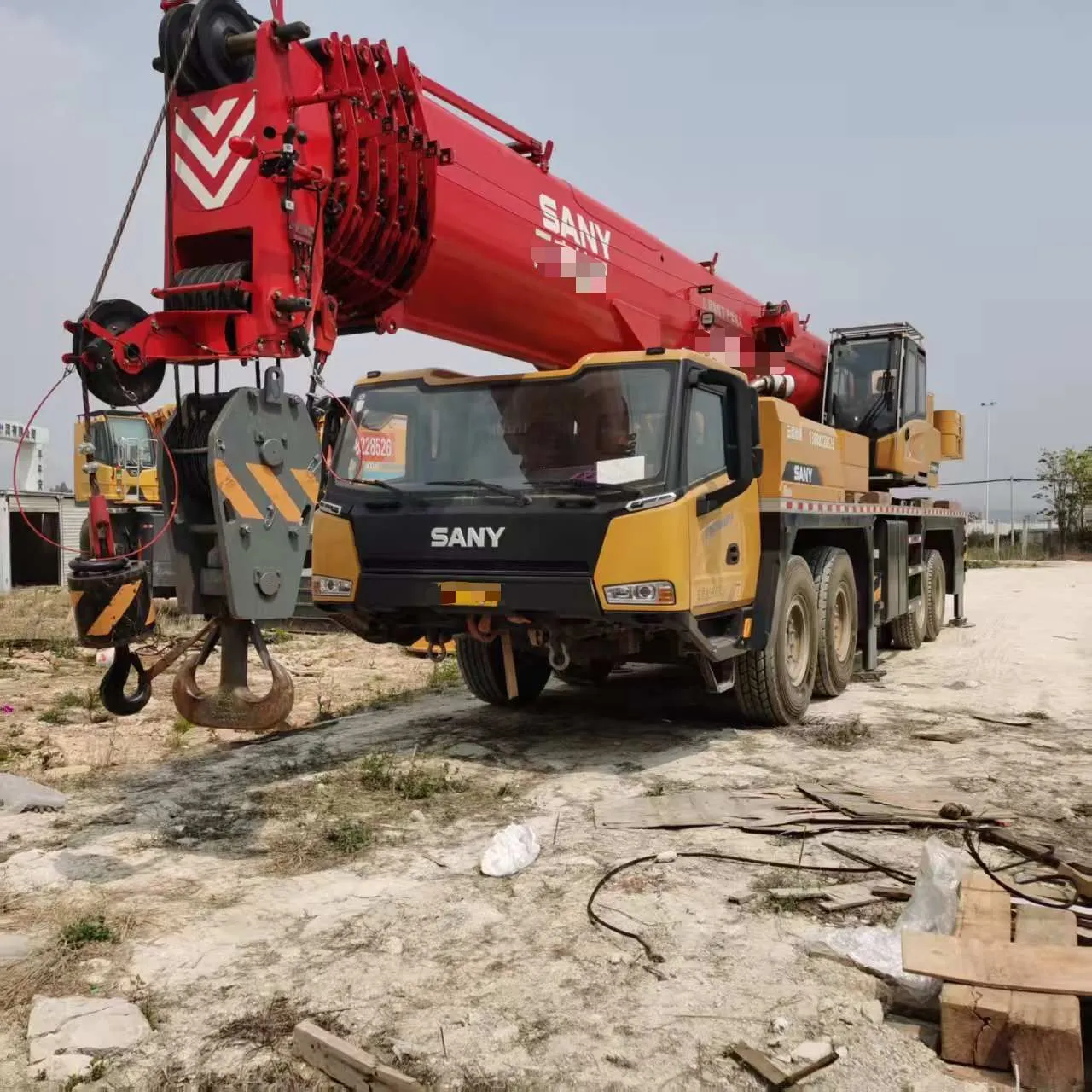 Guindaste SANY STC1000C6-8 100T original de 2023 em estoque 1