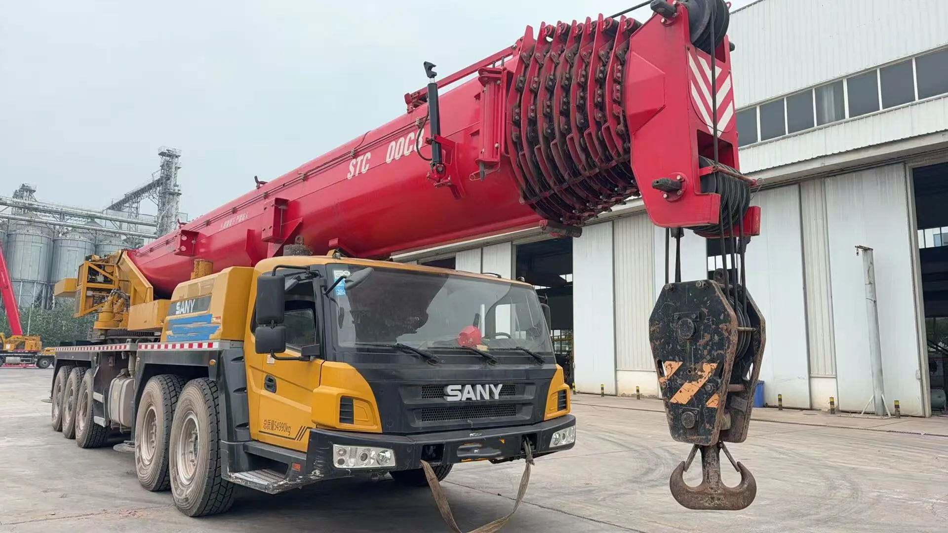 جرثقیل موبایل ۱۳۰ تنی SANY STC1300C8 دست دوم برای فروش 1