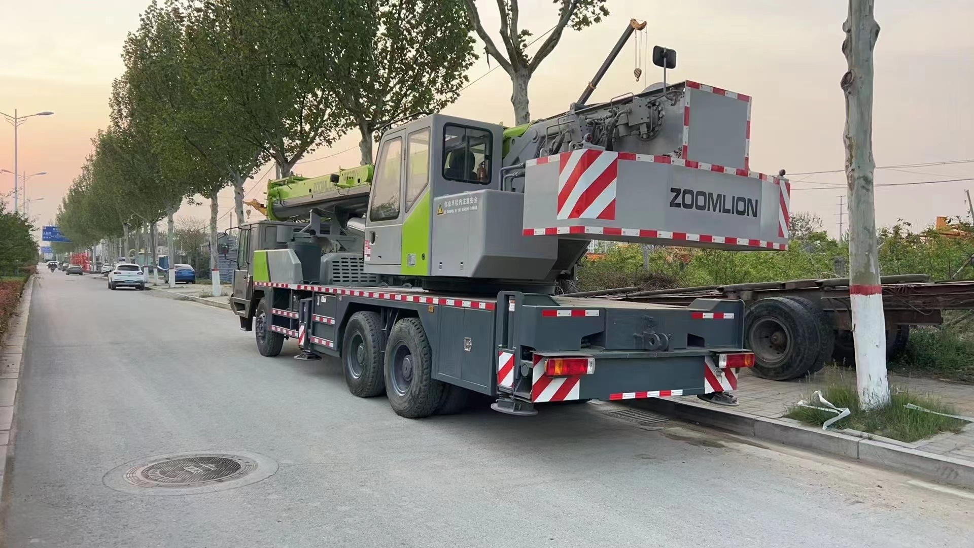 USED ZOOMLION 30T TRUCK CRANE FOR CONSTRUCTION PROJECTS 3