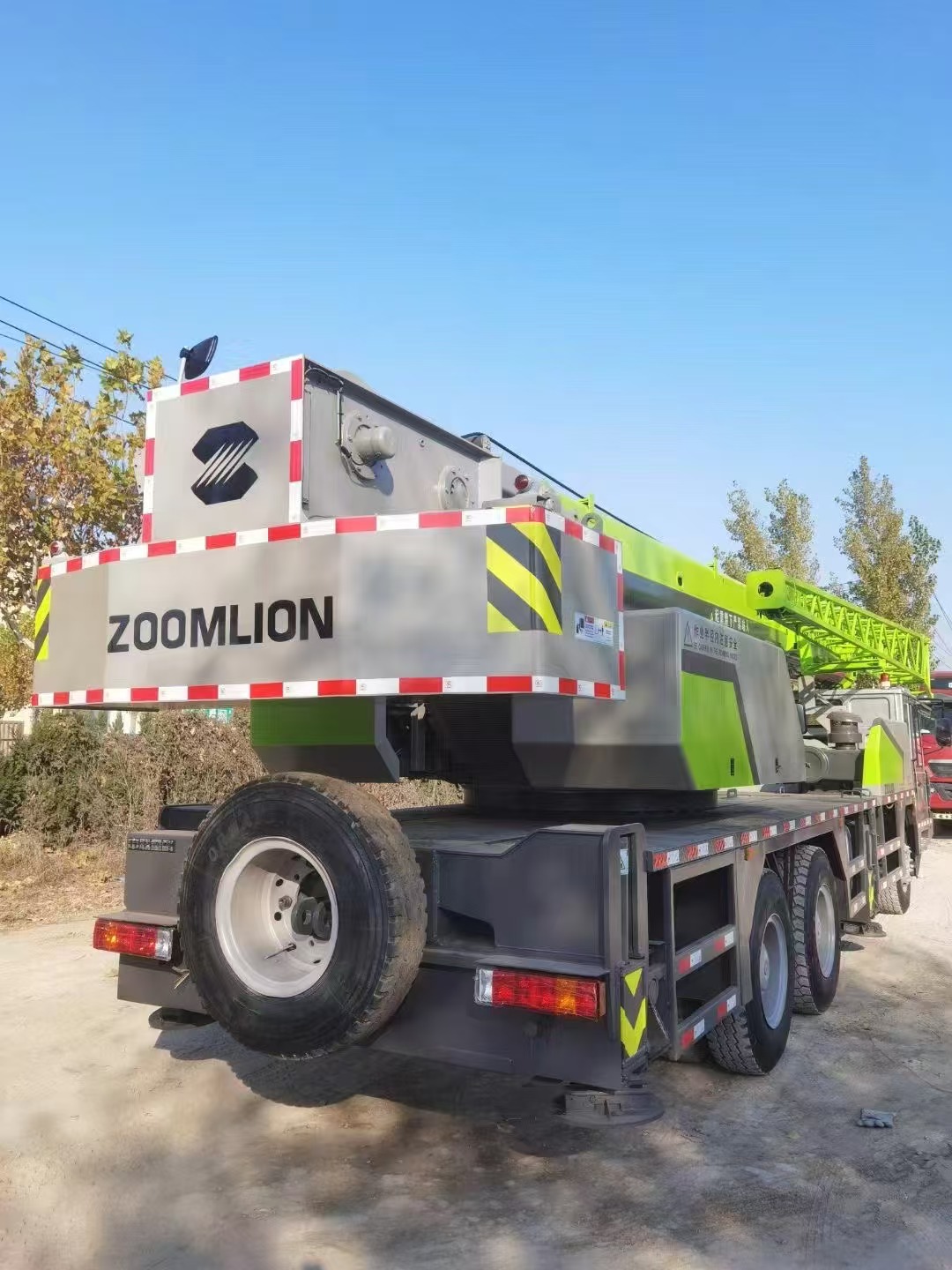 SECOND HAND ZOOMLION 30T TRUCK CRANE 2