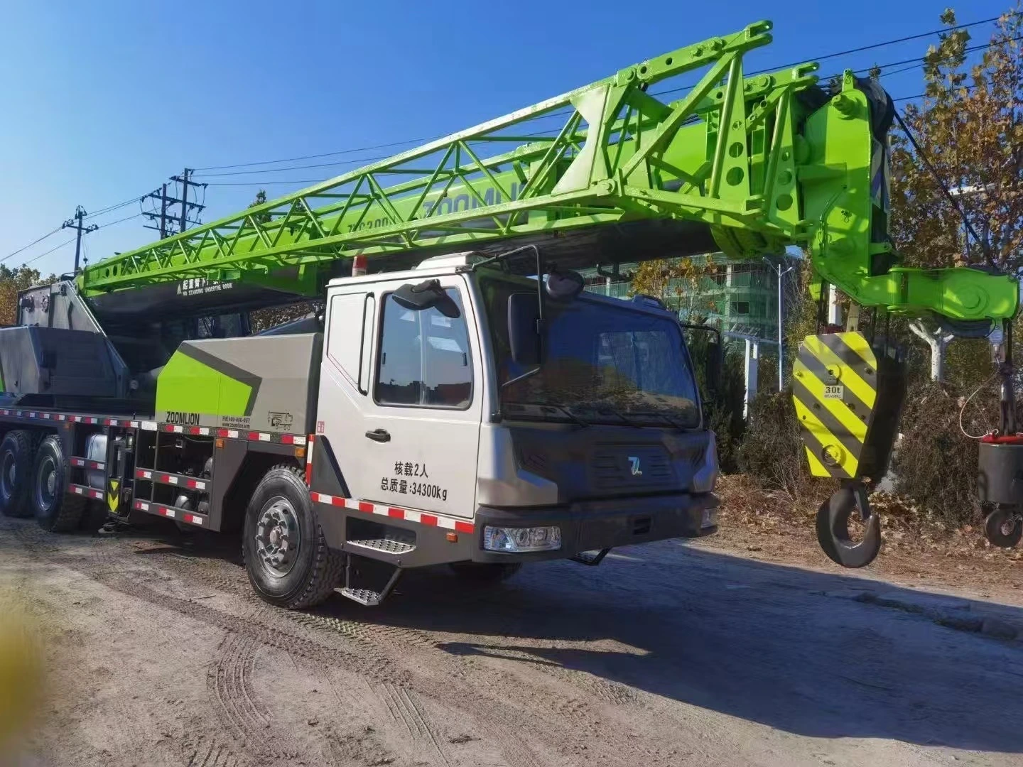 SECOND HAND ZOOMLION 30T TRUCK CRANE 1