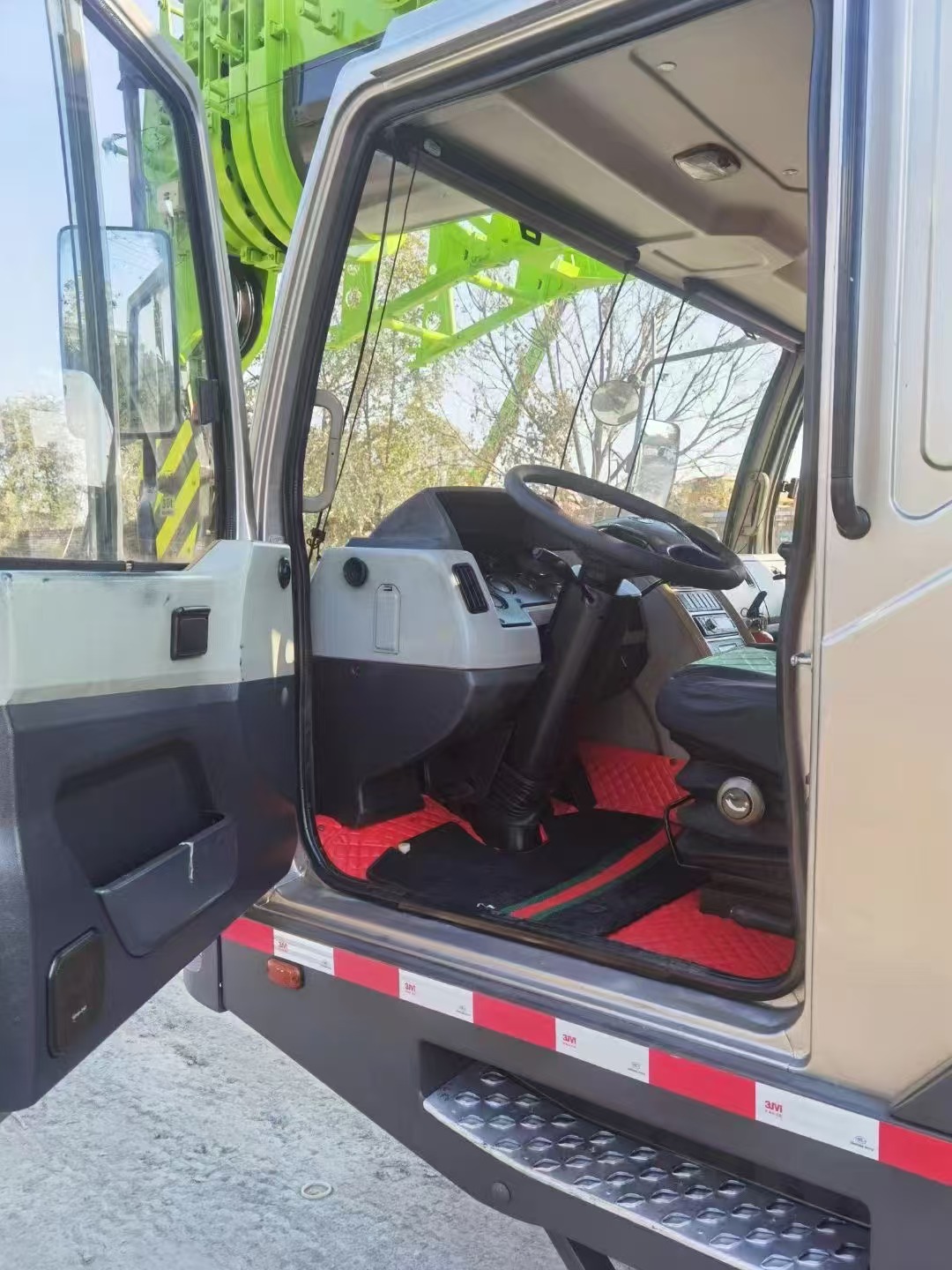 SECOND HAND ZOOMLION 30T TRUCK CRANE 4