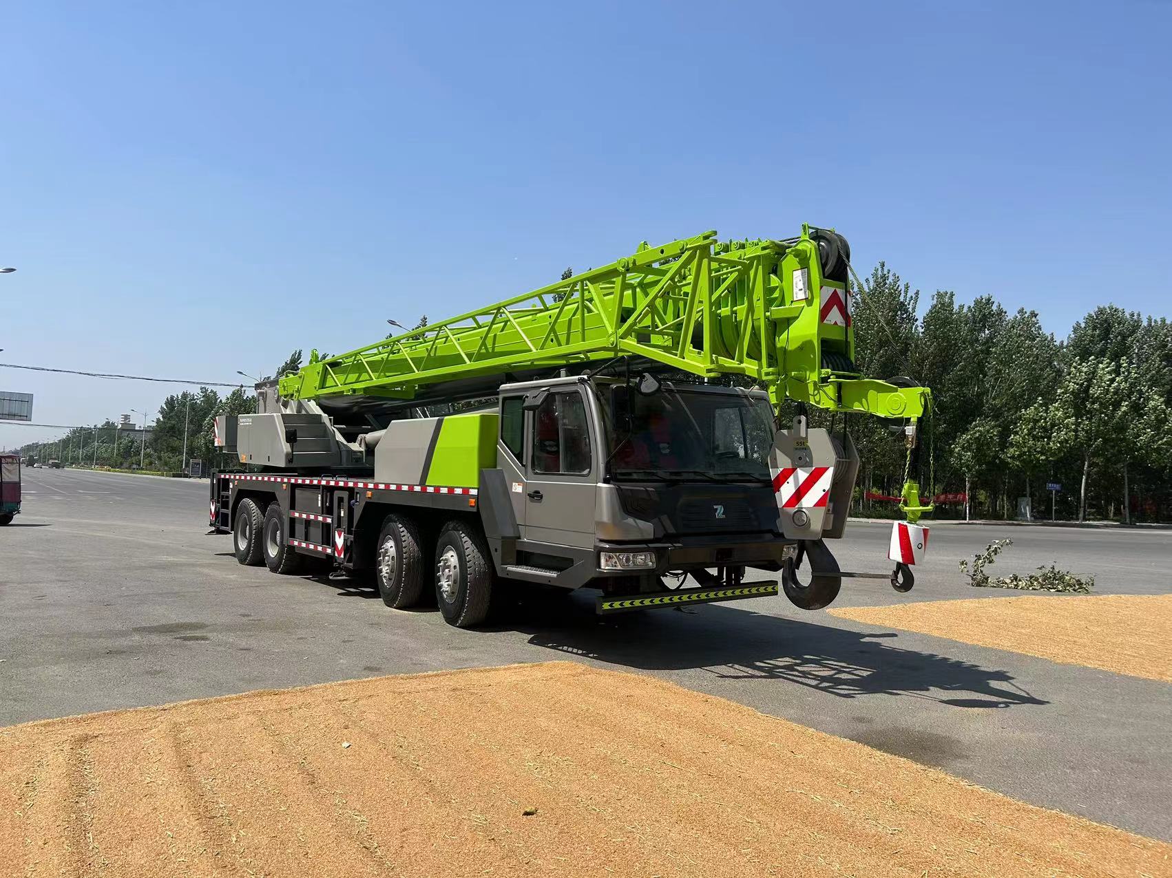 USED GOOD CONDITION ZOOMLION 50T TRUCK CRANE 2