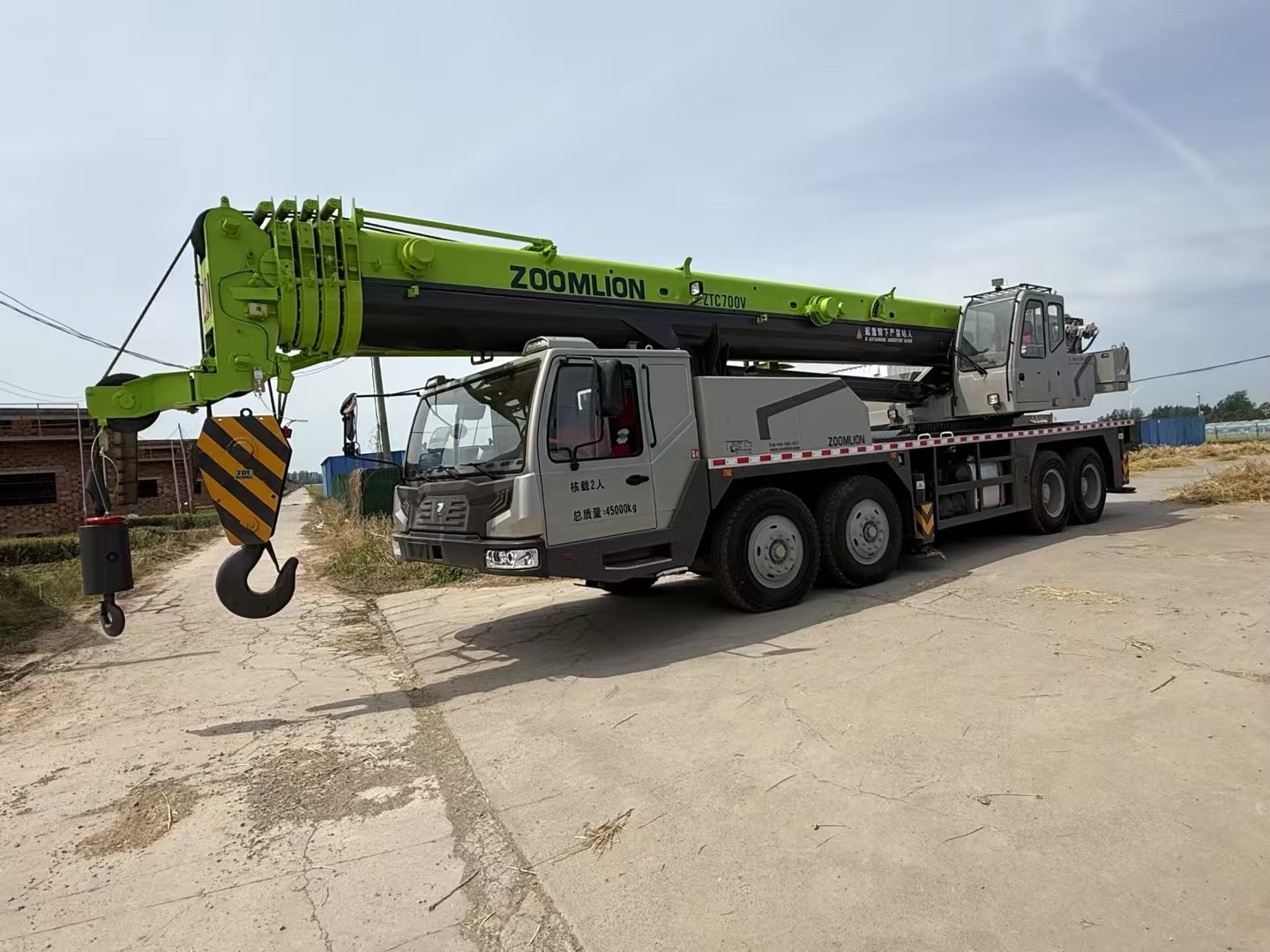 SECOND HAND ZOOMLIOM 55T TRUCK CRANE FOR PROJECTS 2