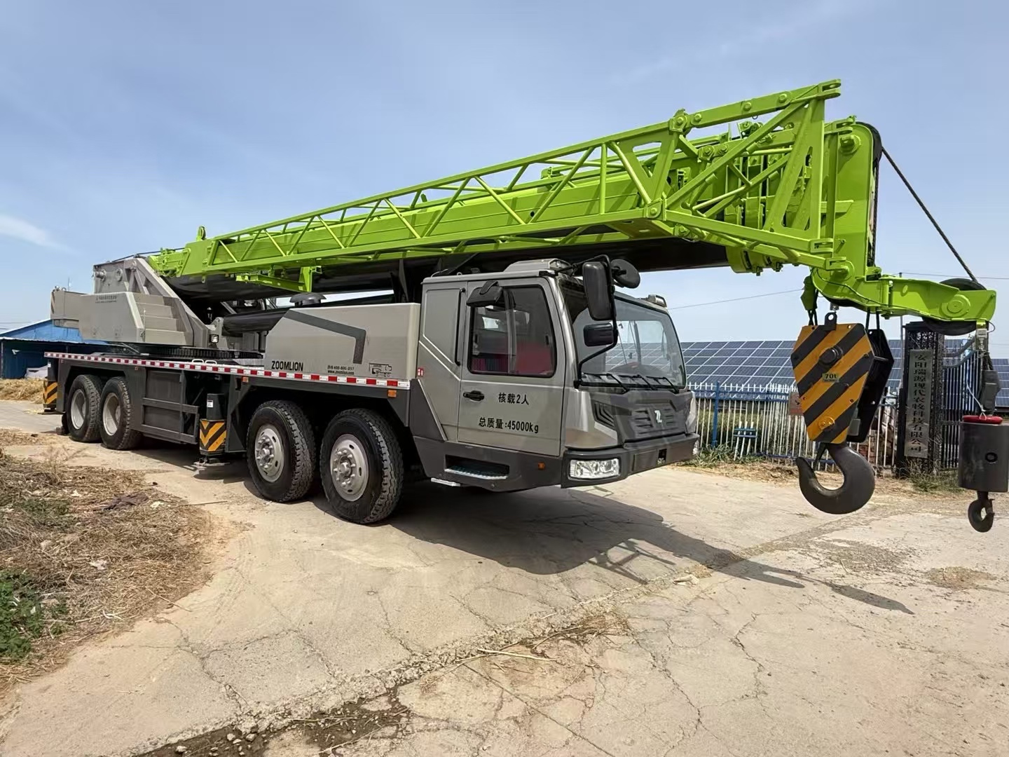 SECOND HAND ZOOMLIOM 55T TRUCK CRANE FOR PROJECTS 1