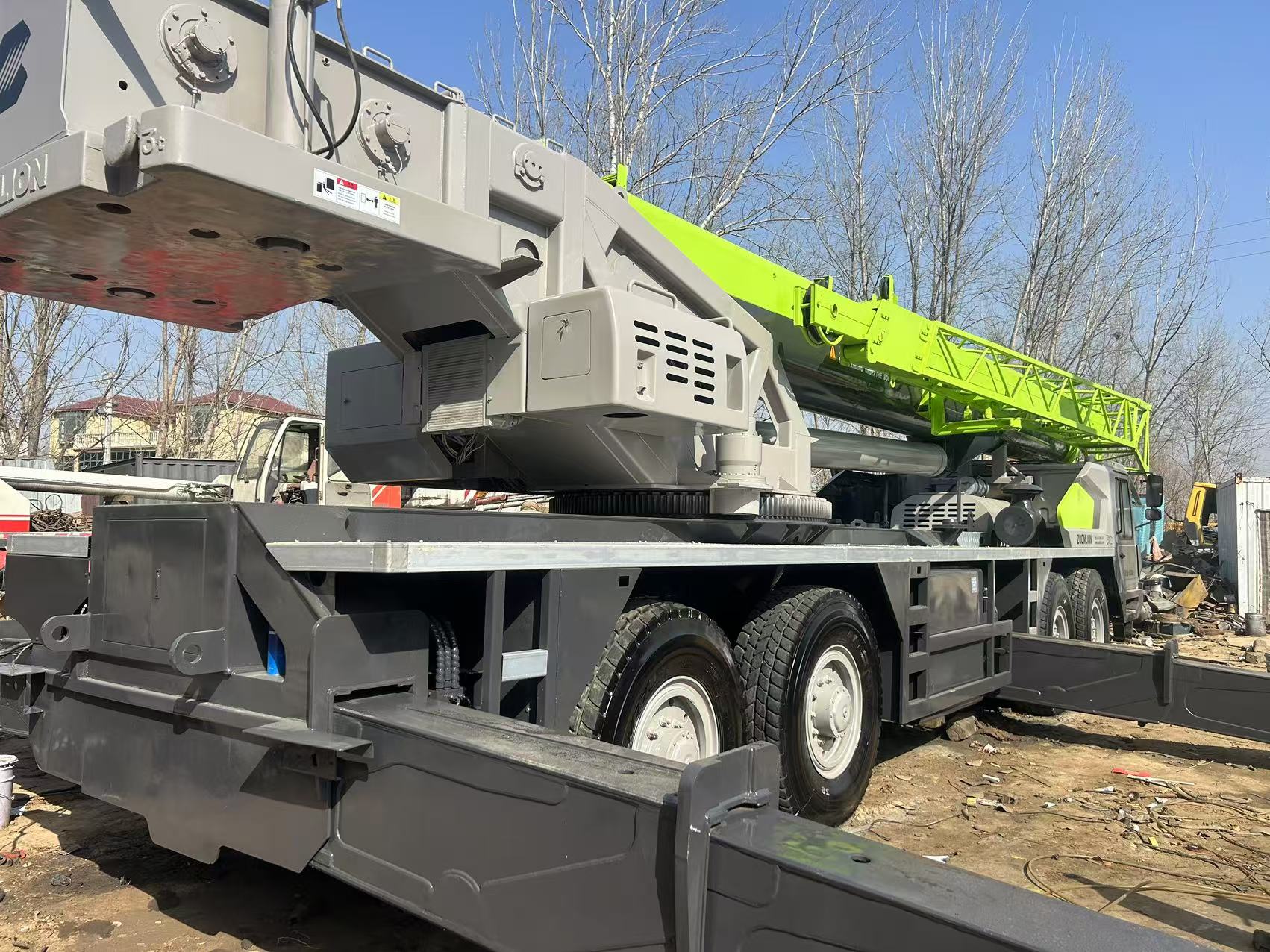 USED ZOOMLION 85T TRUCK CRANE 3