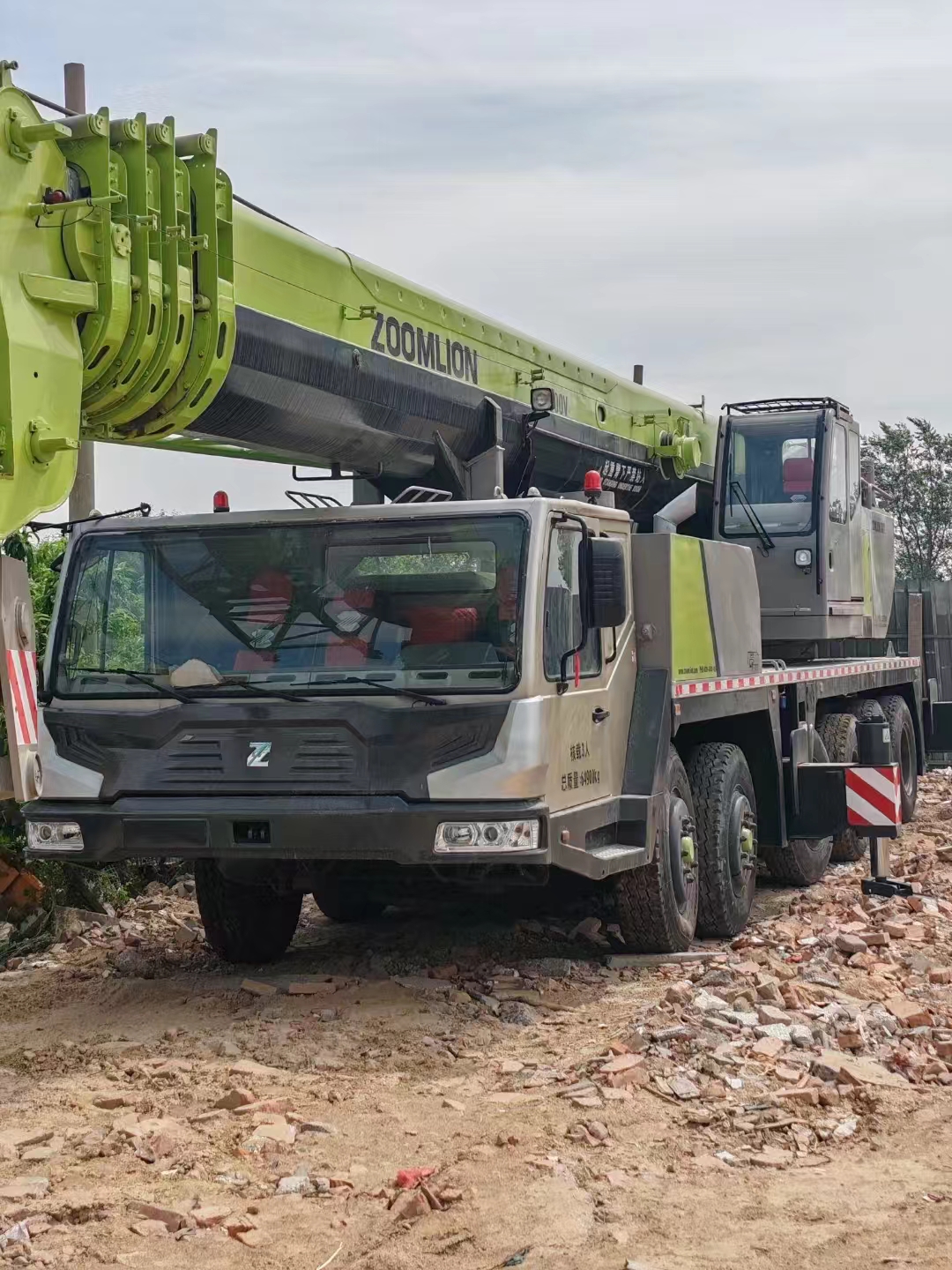 Grue sur camion Zoomlion de 100 tonnes d'occasion pour projet 2