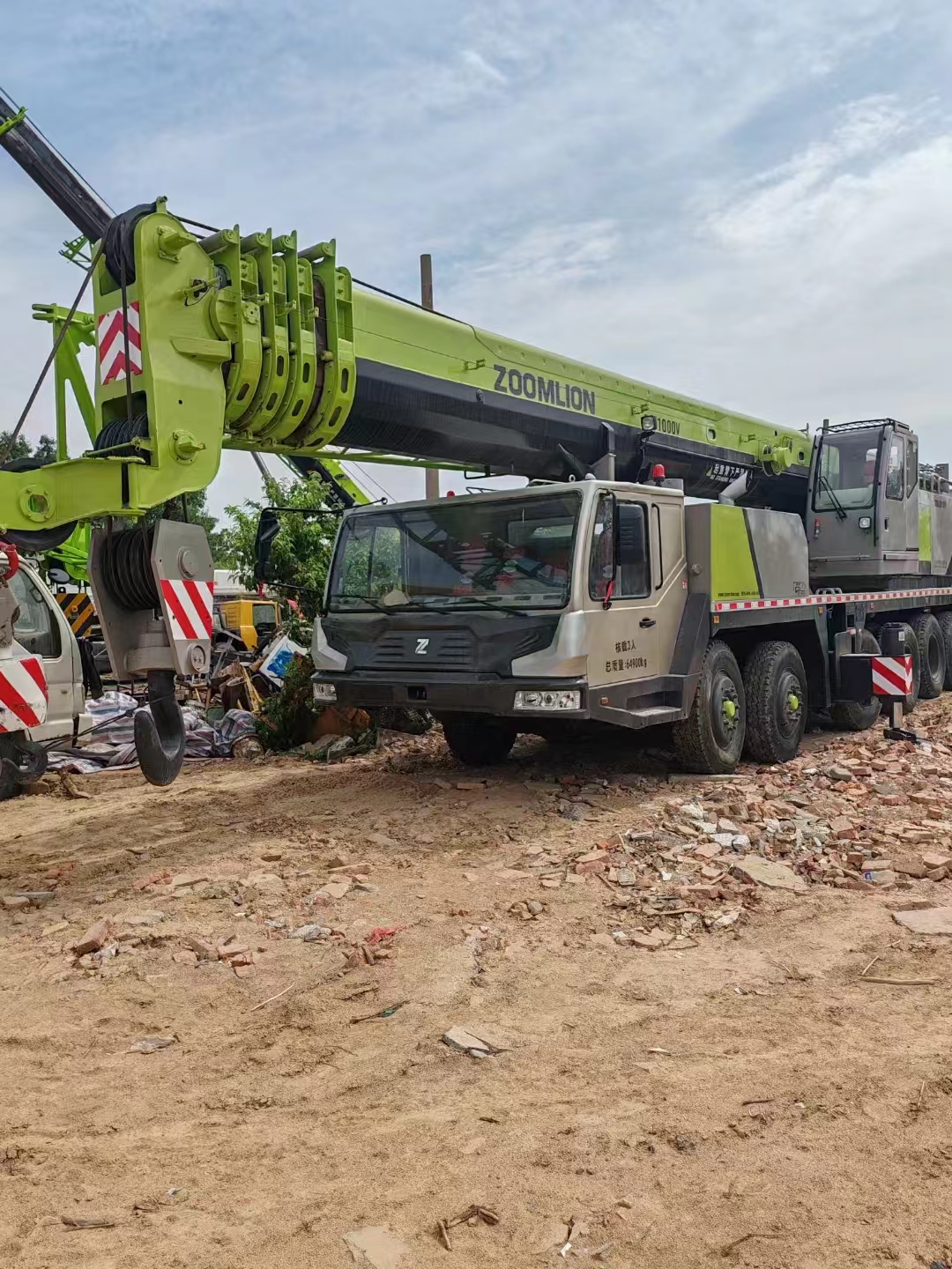 Grue sur camion Zoomlion de 100 tonnes d'occasion pour projet 3