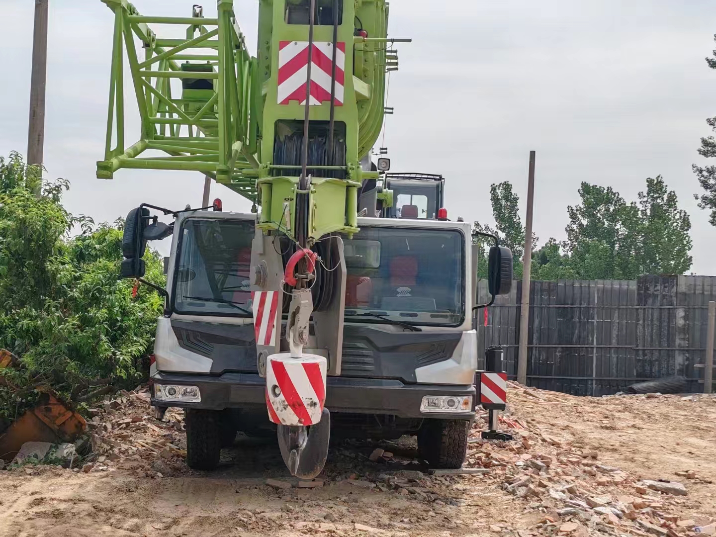 Grue sur camion Zoomlion de 100 tonnes d'occasion pour projet 6