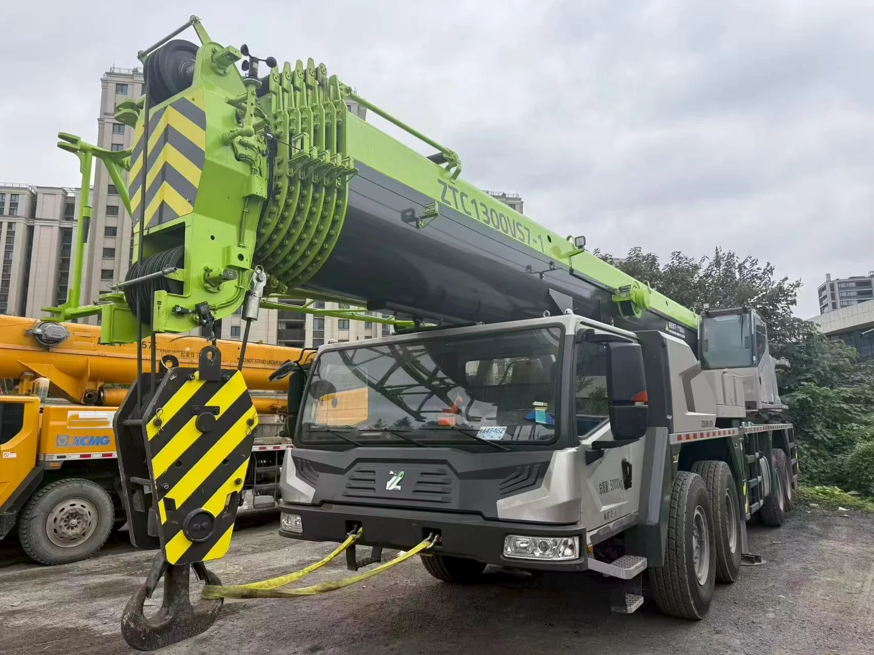2020 used zoomlion 130t truck crane 1