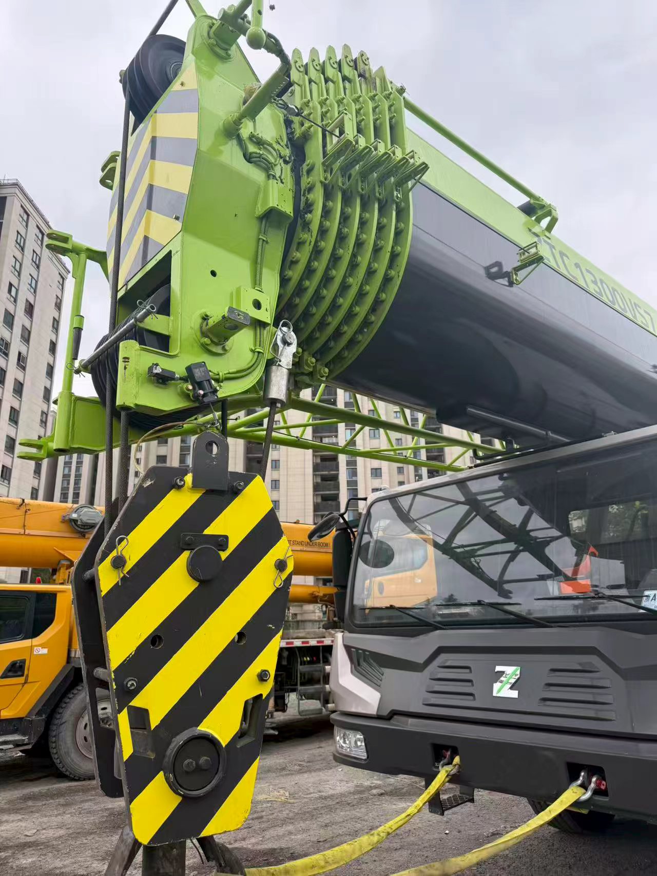Grue sur camion Zoomlion 130t d'occasion (2020) 5