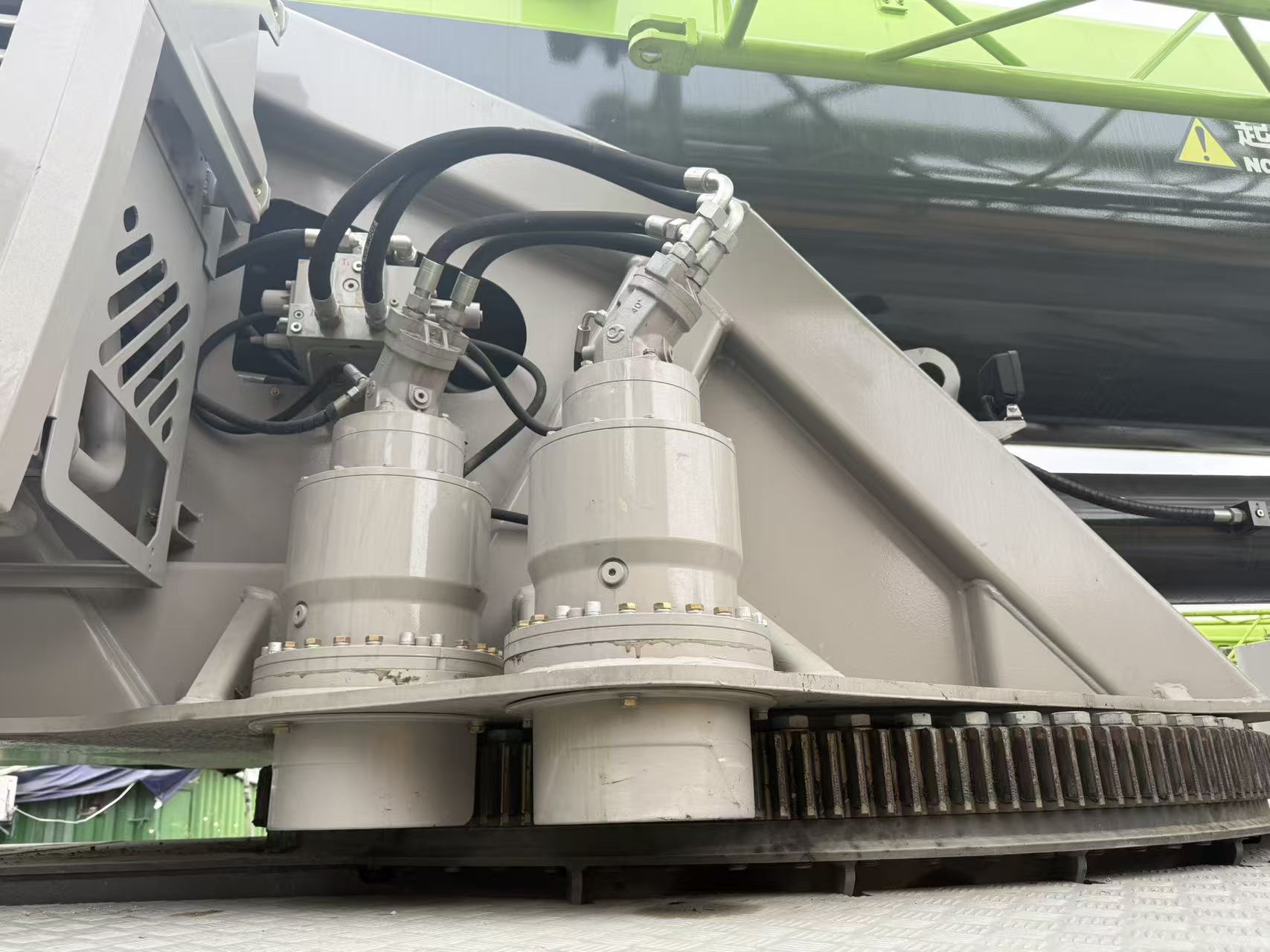 Grue sur camion Zoomlion 130t d'occasion (2020) 6