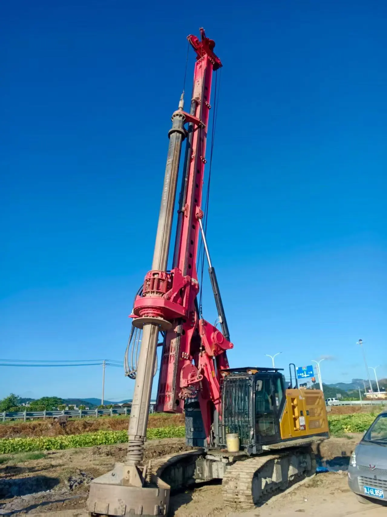 Perfuratriz rotativa profissional SR175: Ideal para projetos complexos de fundações geológicas. 1