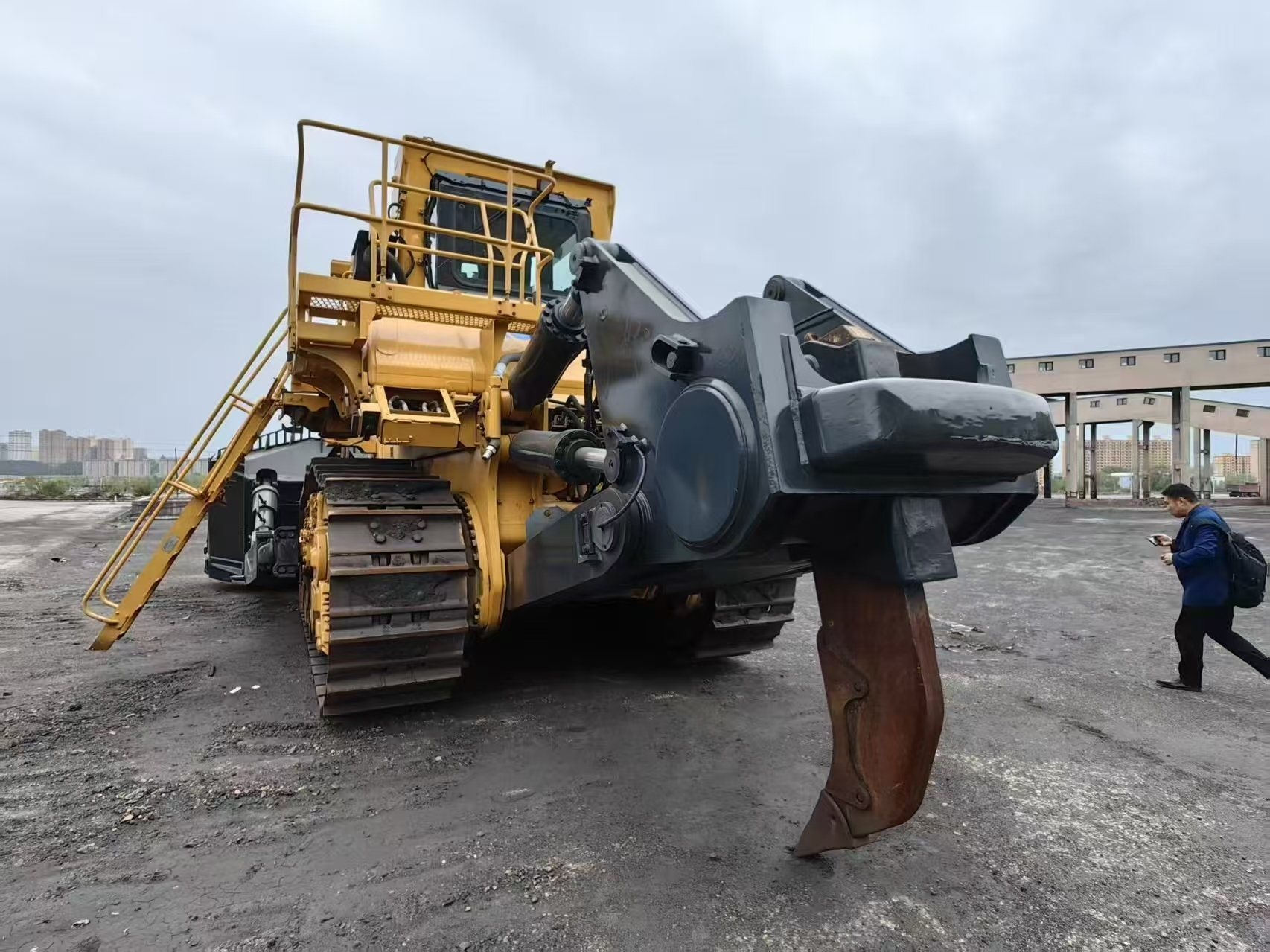 جرافة كوماتسو D475A الجديدة | جرافة تعدين مجنزرة بقوة 890 حصان 1