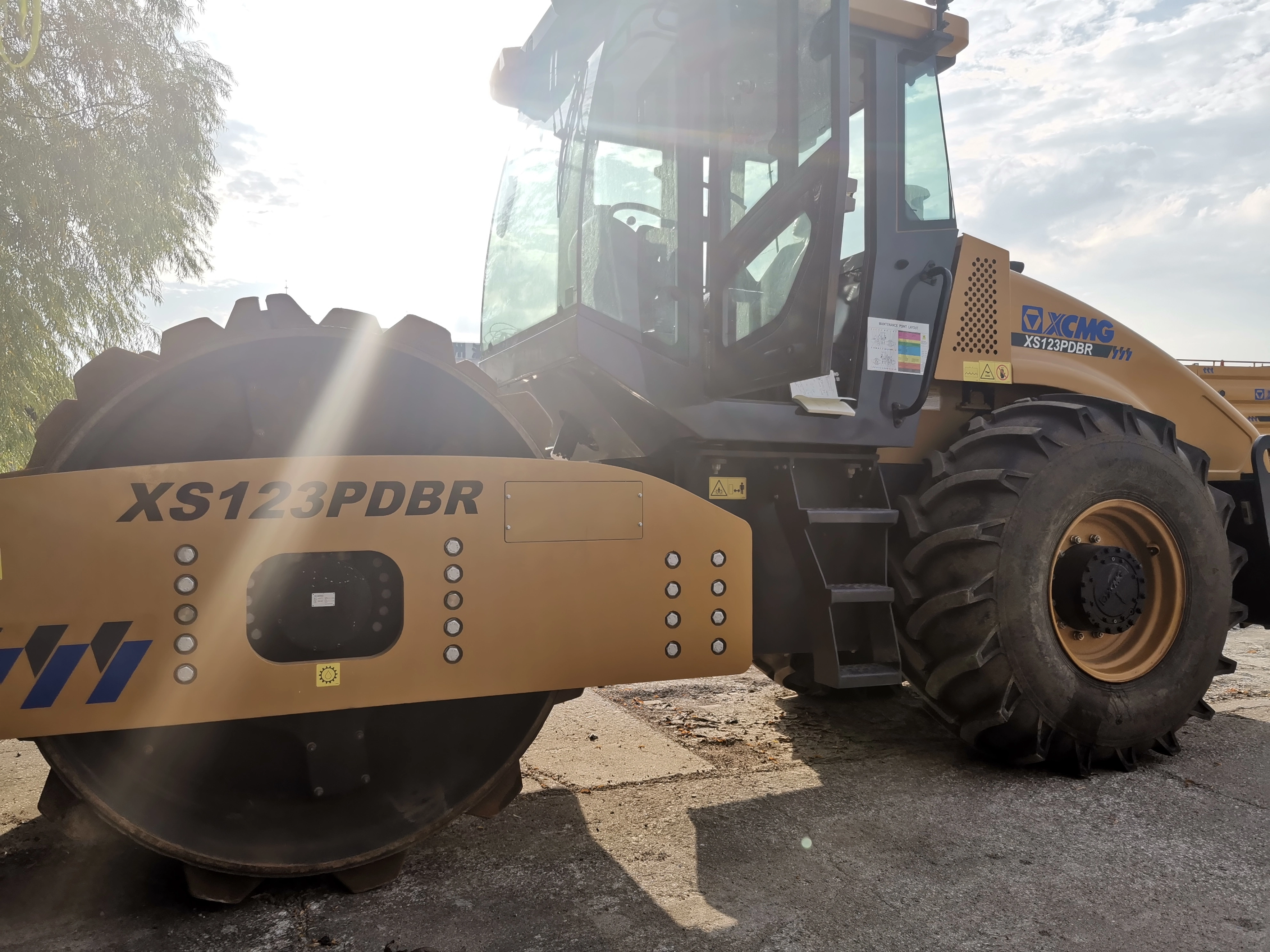 Rodillo vibratorio de un solo tambor XCMG CV123U | Compactador de 12 toneladas 1