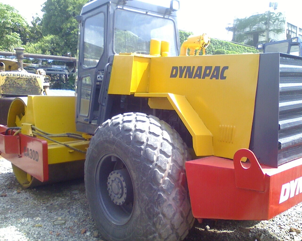 Máy đầm đường Dynapac CA30 với khả năng leo dốc tuyệt vời 1