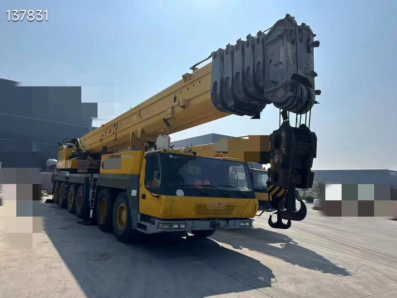 Grue Grove de 220 tonnes offrant une grande stabilité et des performances de sécurité élevées 1