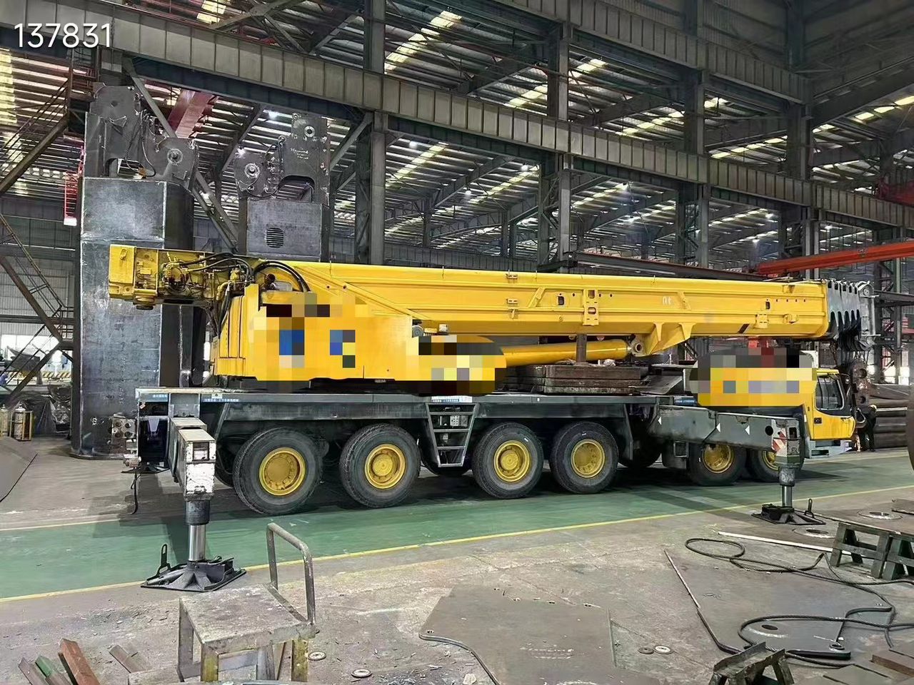Grue Grove de 220 tonnes offrant une grande stabilité et des performances de sécurité élevées 4