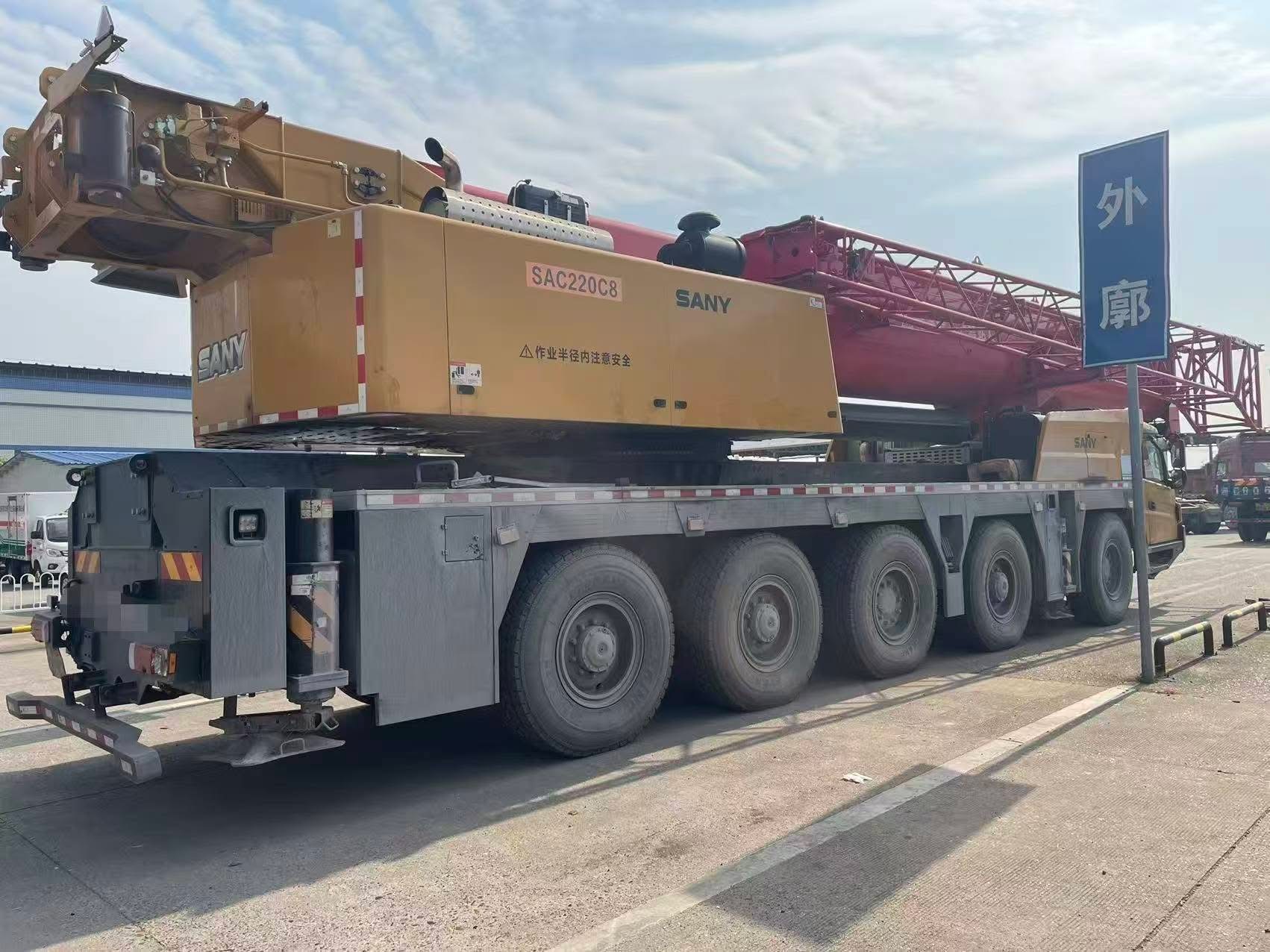 Grue SANY SAC1300C8 : Hauteur de levage maximale de 116 m 3