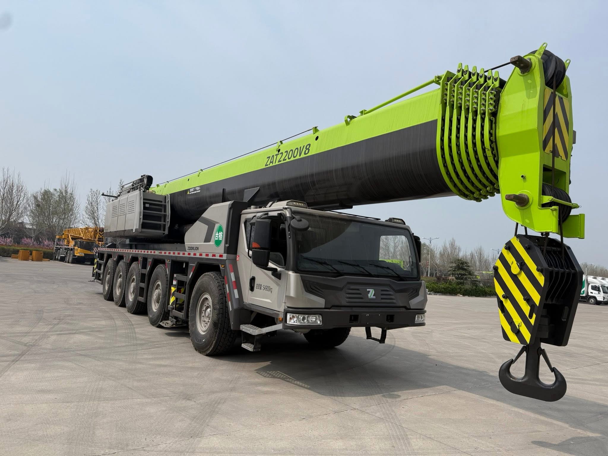 Géole Zoomlion ZAT2200V8 de 220 tonnes pour le secteur éolien et la construction 1