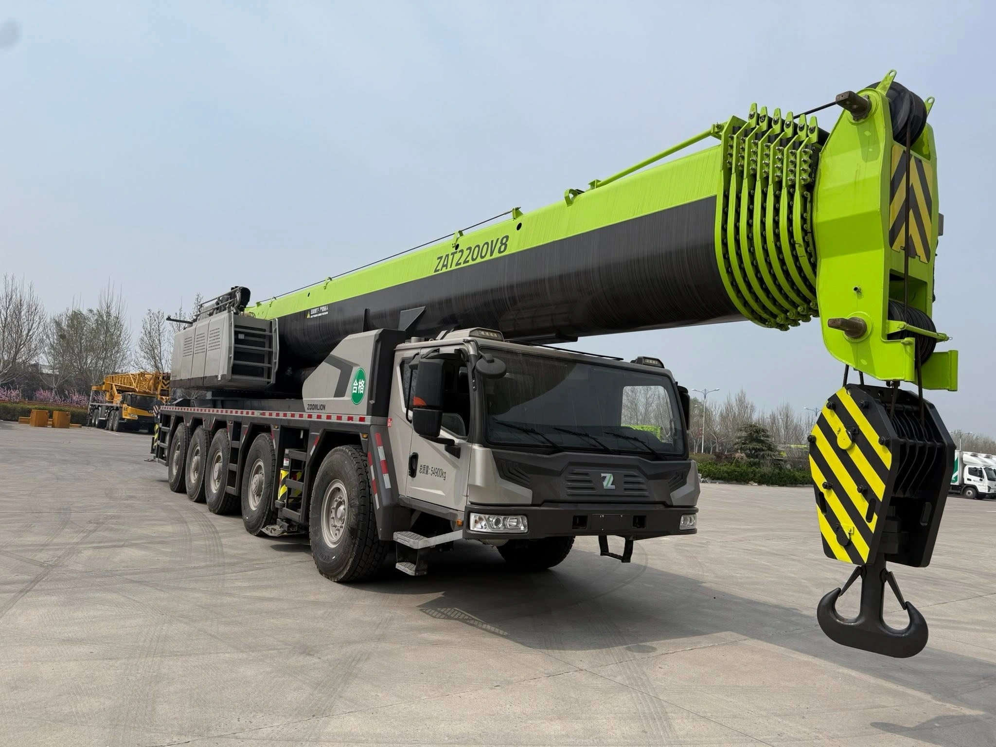 توربينات الرياح والإنشاءات من طراز Zoomlion ZAT2200V8 بقدرة 220 طنًا 1
