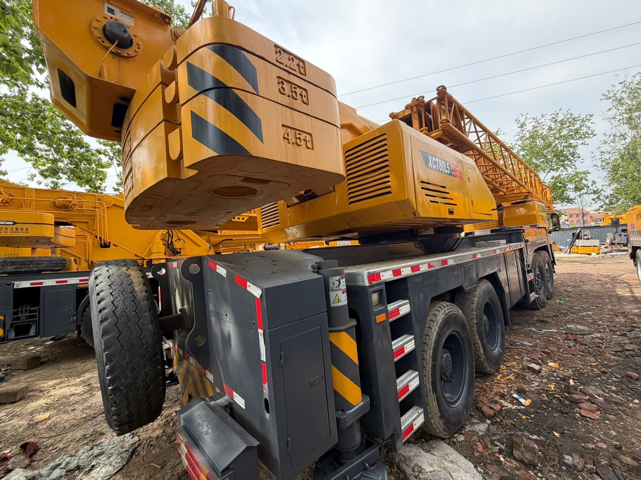Grue XCMG XCT80L5 de 80 tonnes pour la construction d'éoliennes et de ponts 3