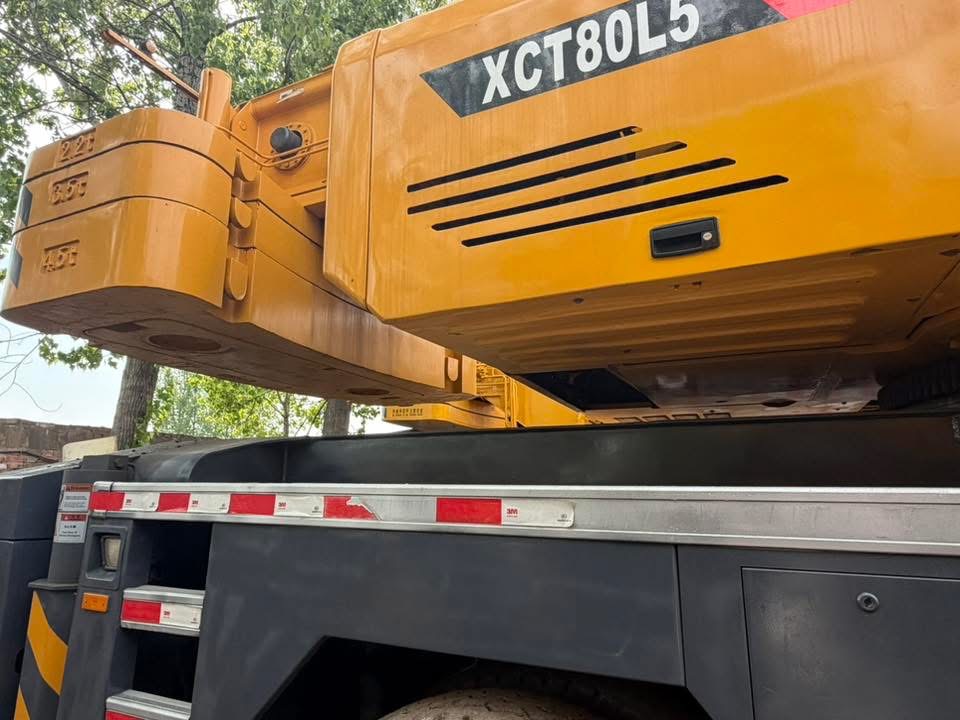 Grue XCMG XCT80L5 de 80 tonnes pour la construction d'éoliennes et de ponts 6