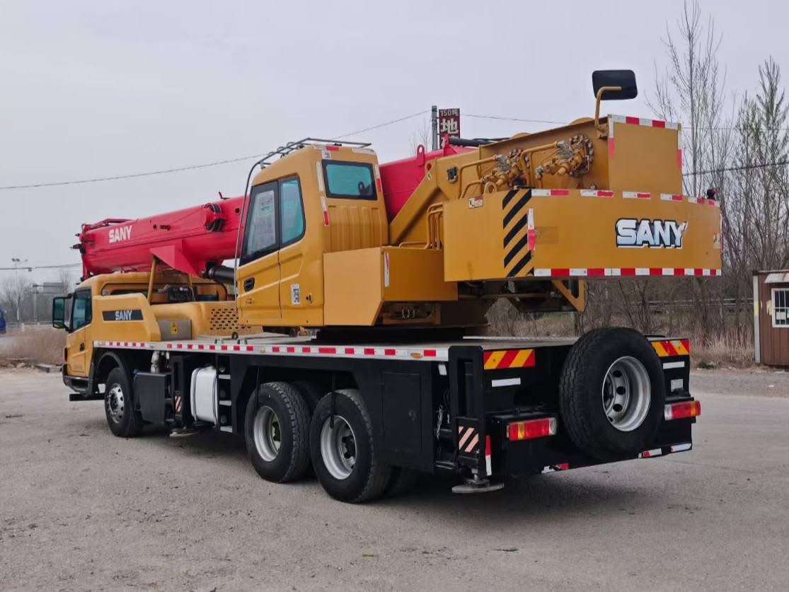 SANY STC250E : Solution de levage fiable et économique en carburant 4